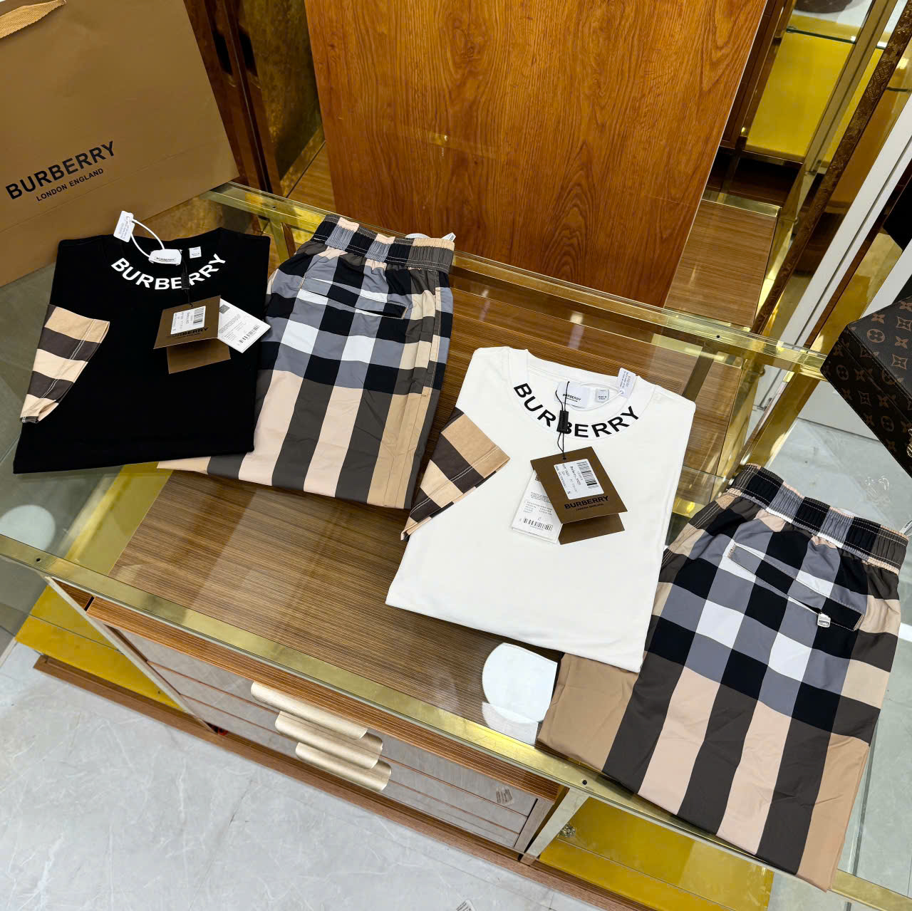 Bộ, Set hè Burberry BBR trơn phối kẻ sọc Nâu Like Aauth on web LK