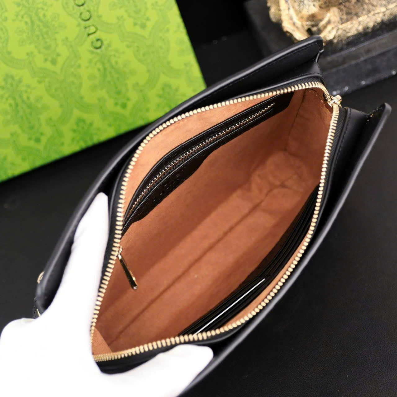 Túi ví Clutch Gucci GC vân monogram dập chìm tag da khóa vân tay Like AUth 25x15x6 DDT