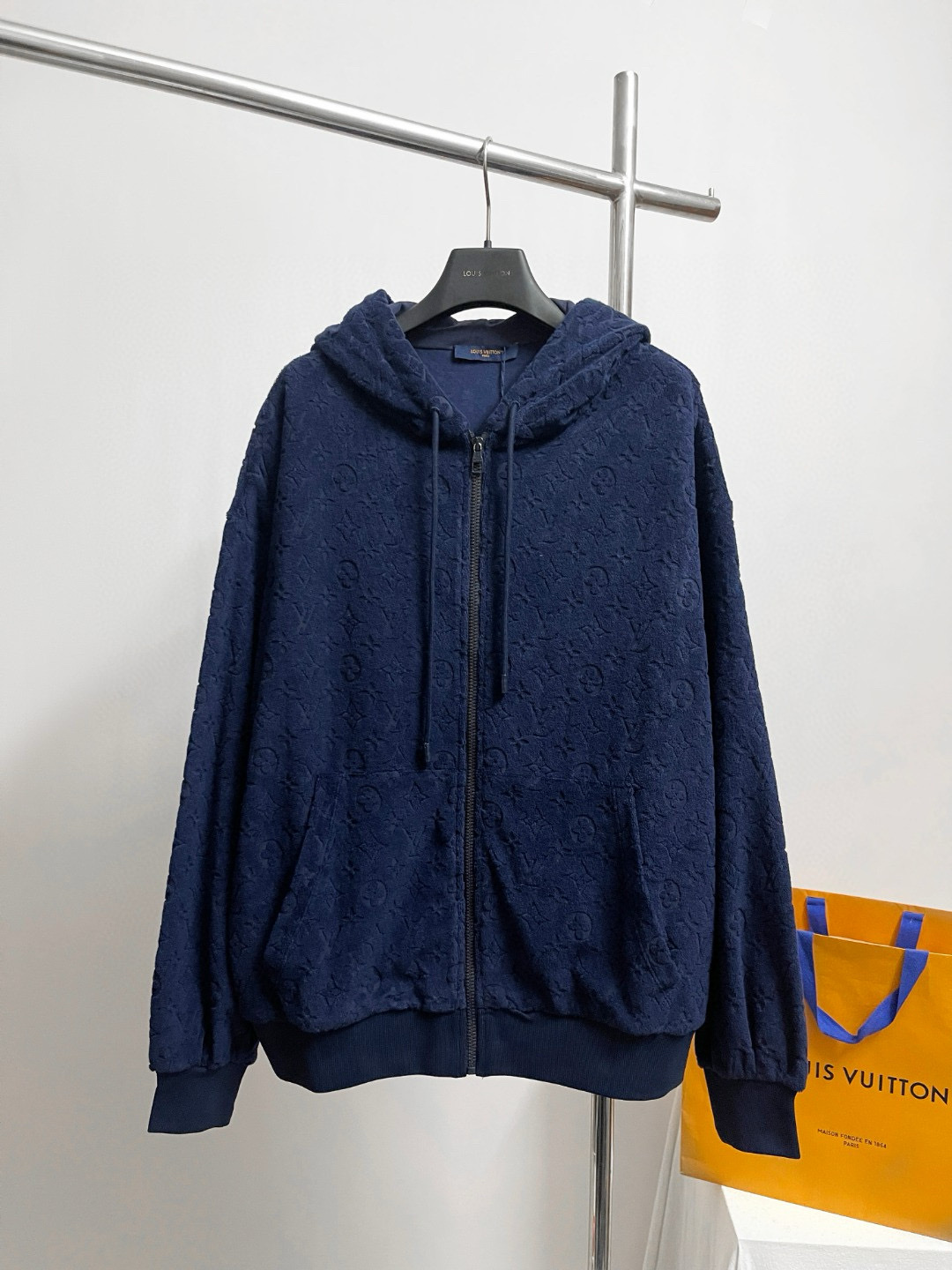 Áo khoác hoodie Louis Vuitton LV 25361 Xanh Than monogram dập nổi Like Auth S-L VTN