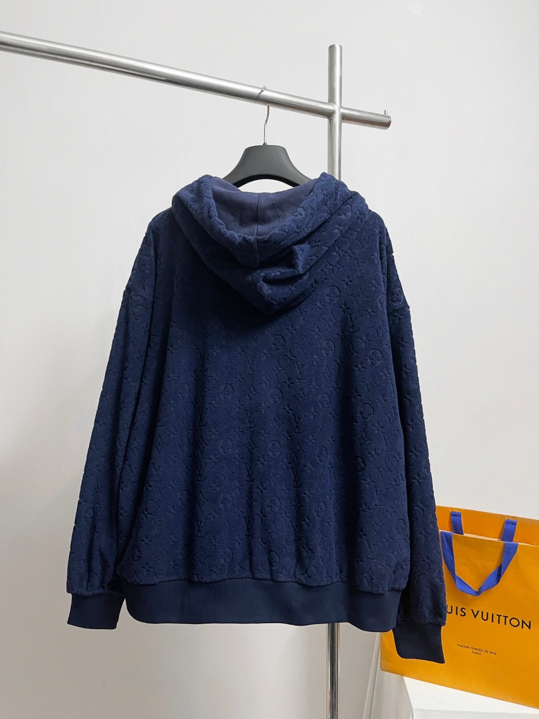 Áo khoác hoodie Louis Vuitton LV 25361 Xanh Than monogram dập nổi Like Auth S-L VTN