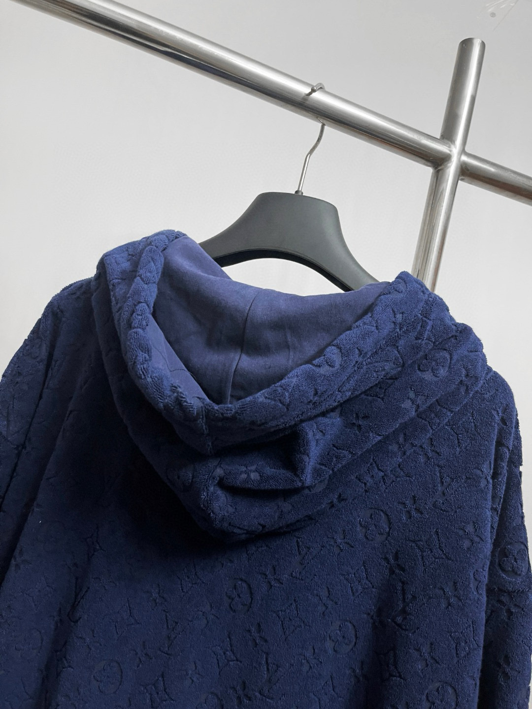 Áo khoác hoodie Louis Vuitton LV 25361 Xanh Than monogram dập nổi Like Auth S-L VTN