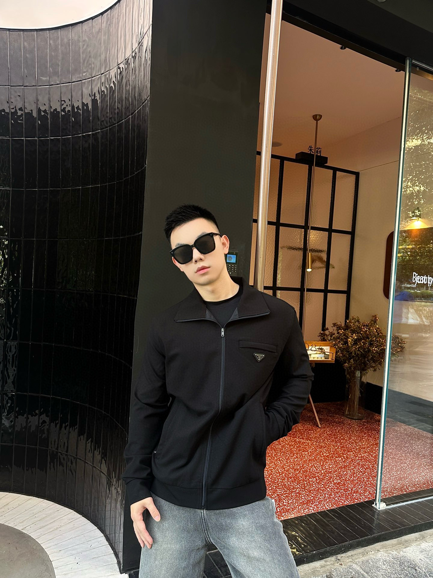 Áo khoác Prada Đen logo tag ngực tam giác Like Auth S-L VTN