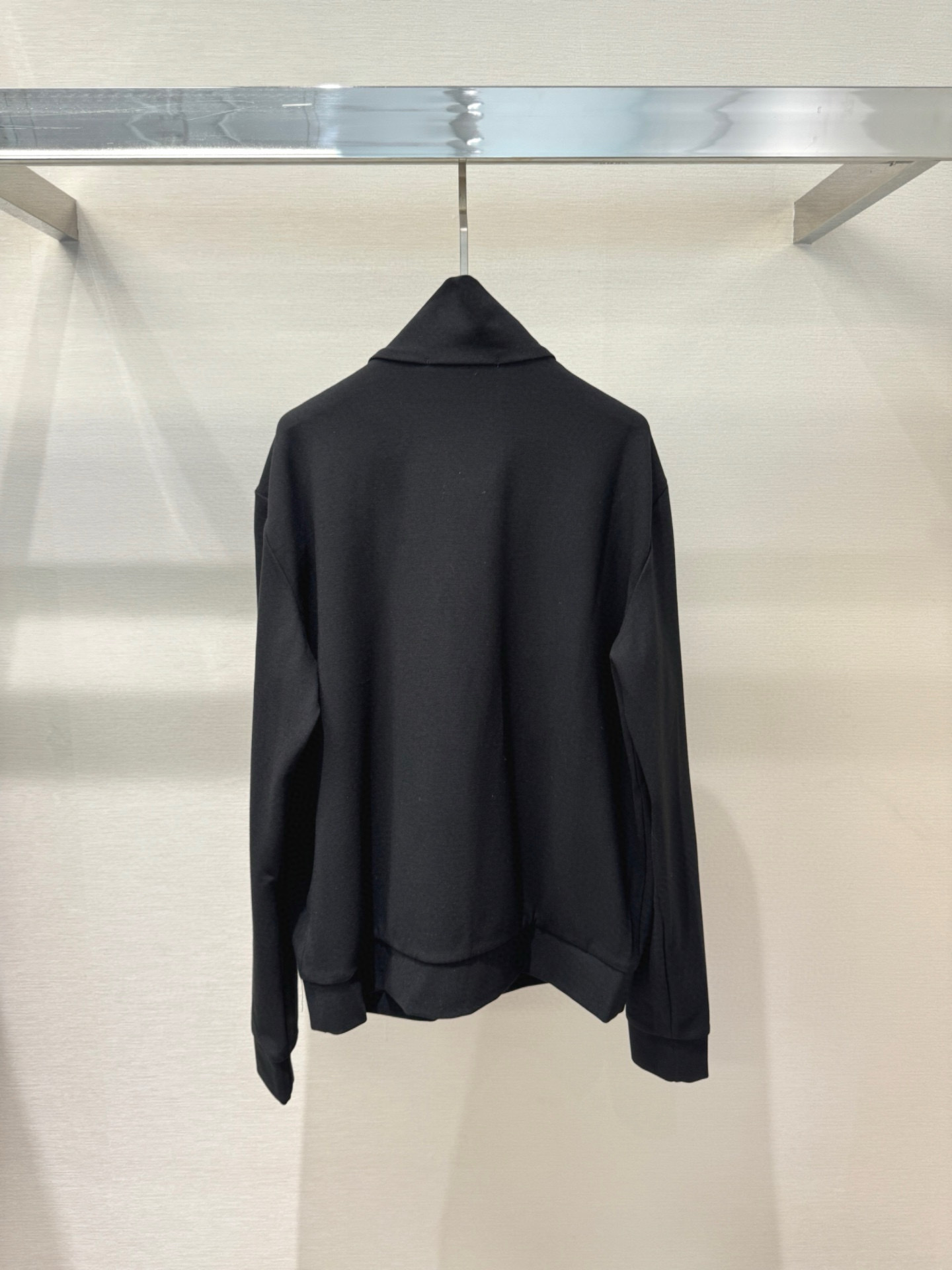 Áo khoác Prada Đen logo tag ngực tam giác Like Auth S-L VTN