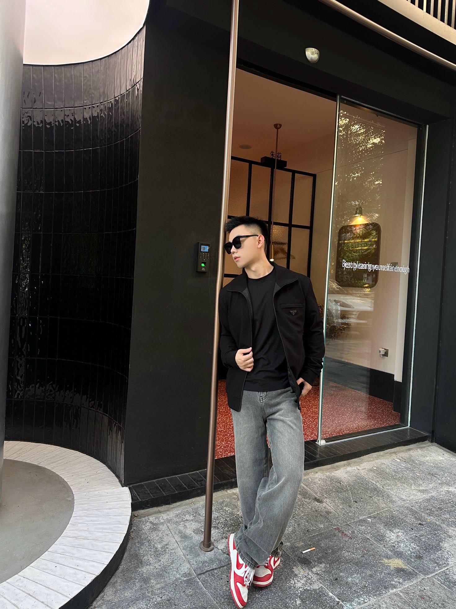 Áo khoác Prada Đen logo tag ngực tam giác Like Auth S-L VTN