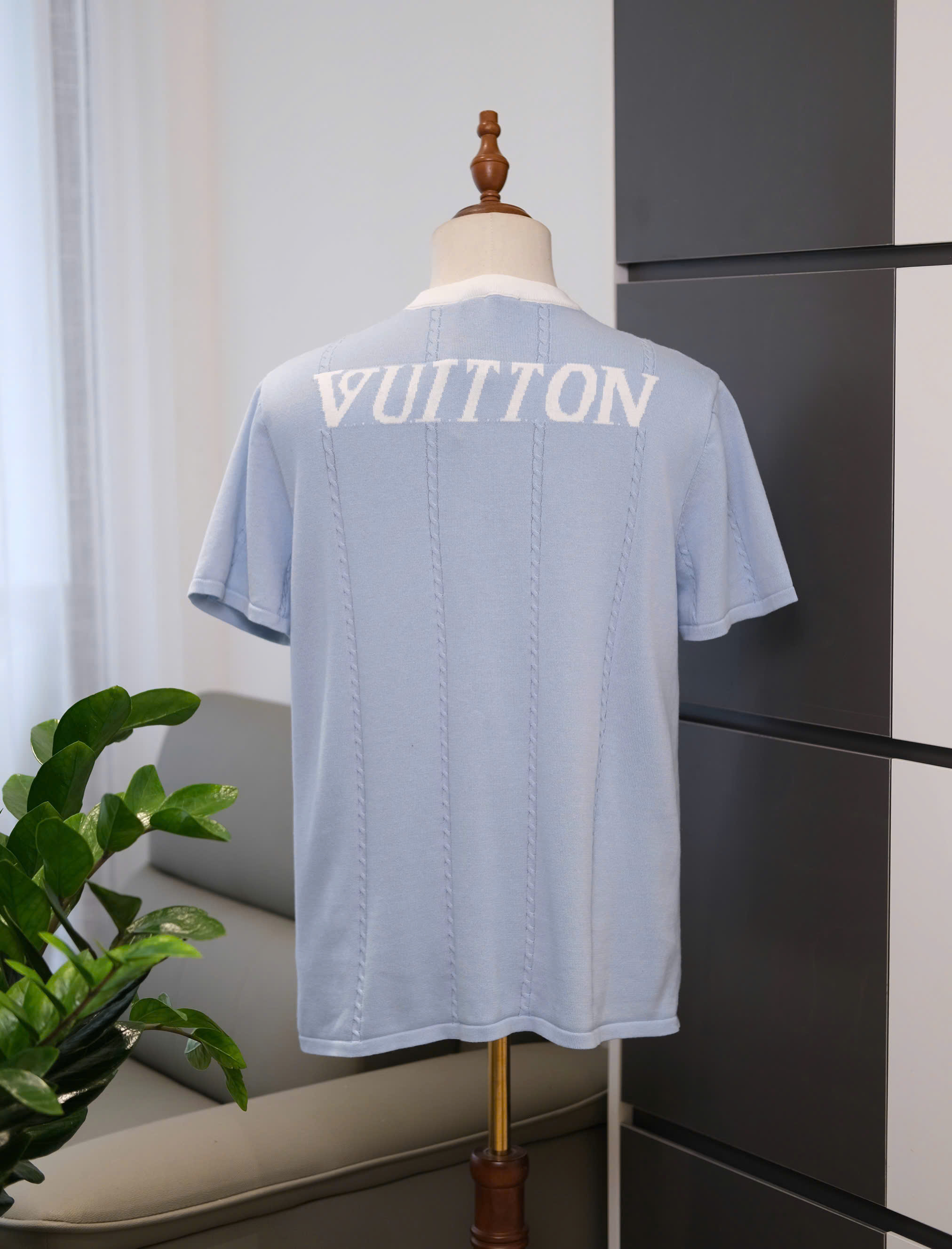 Áo phông T shirt Louis Vuitton LV Xanh logo thêu ngực lưng Like Auth S-L DDT