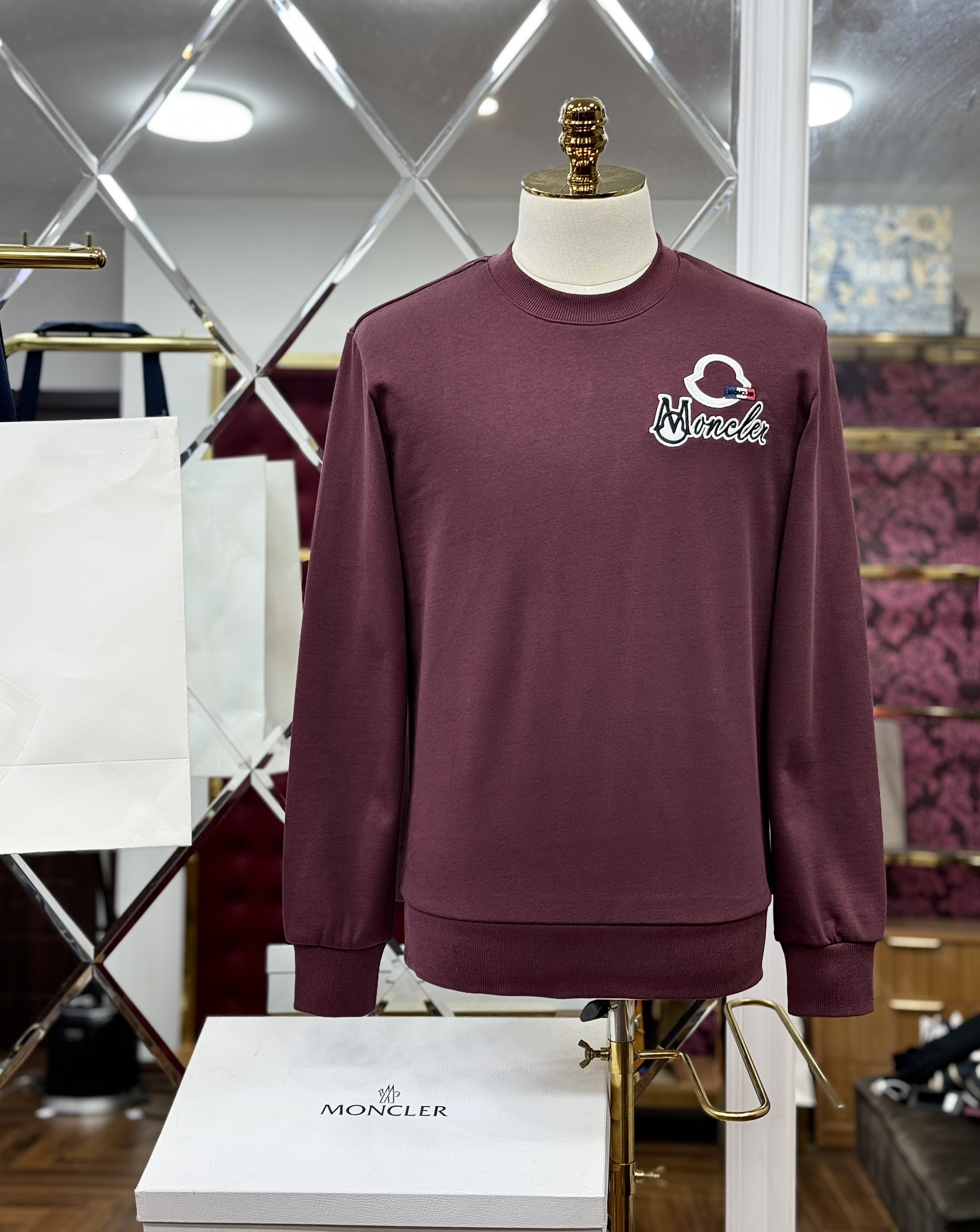 Áo sweater Moncler basic logo thêu ngực Like Auth 44-50 CD