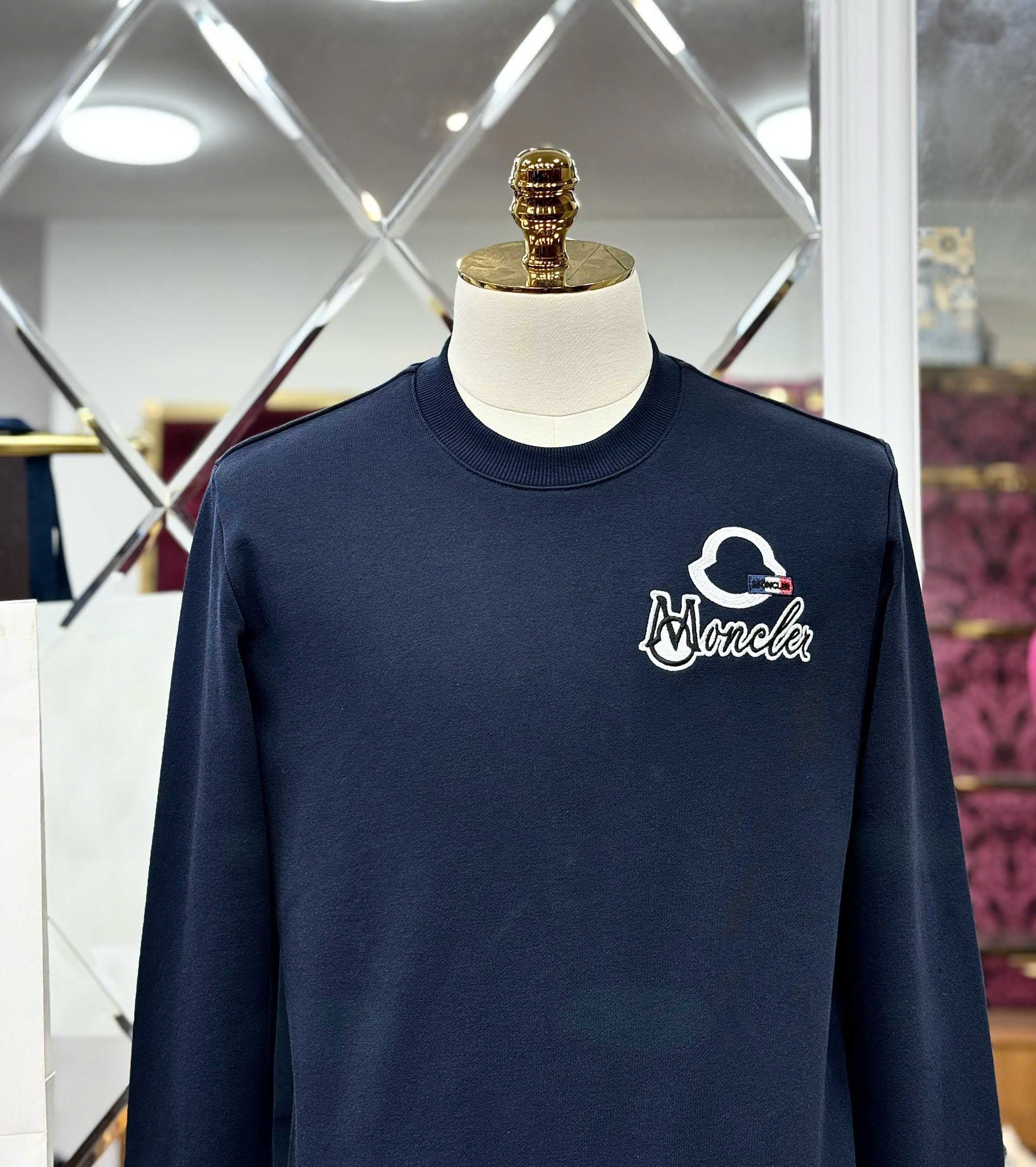 Áo sweater Moncler basic logo thêu ngực Like Auth 44-50 CD