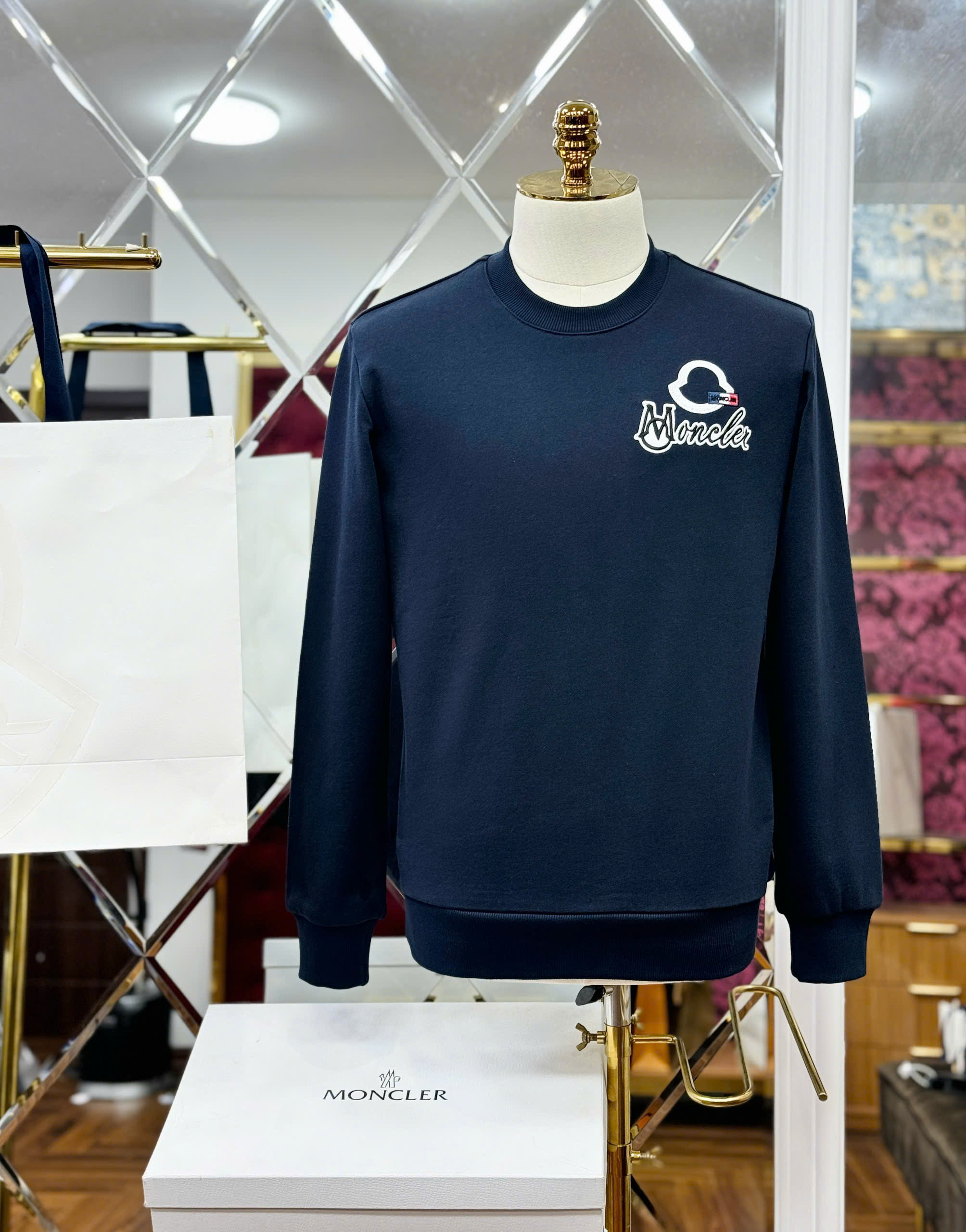 Áo sweater Moncler basic logo thêu ngực Like Auth 44-50 CD