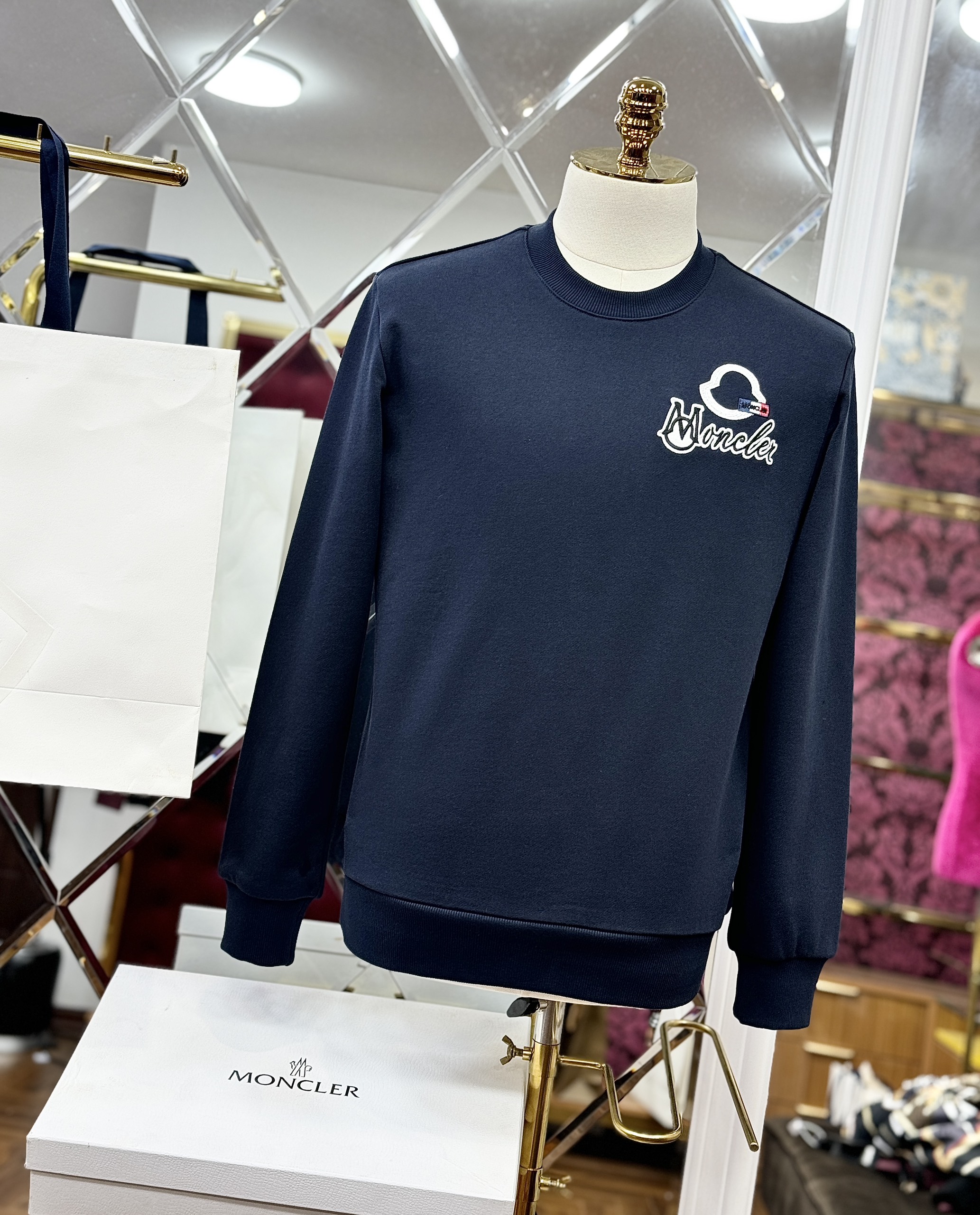 Áo sweater Moncler basic logo thêu ngực Like Auth 44-50 CD