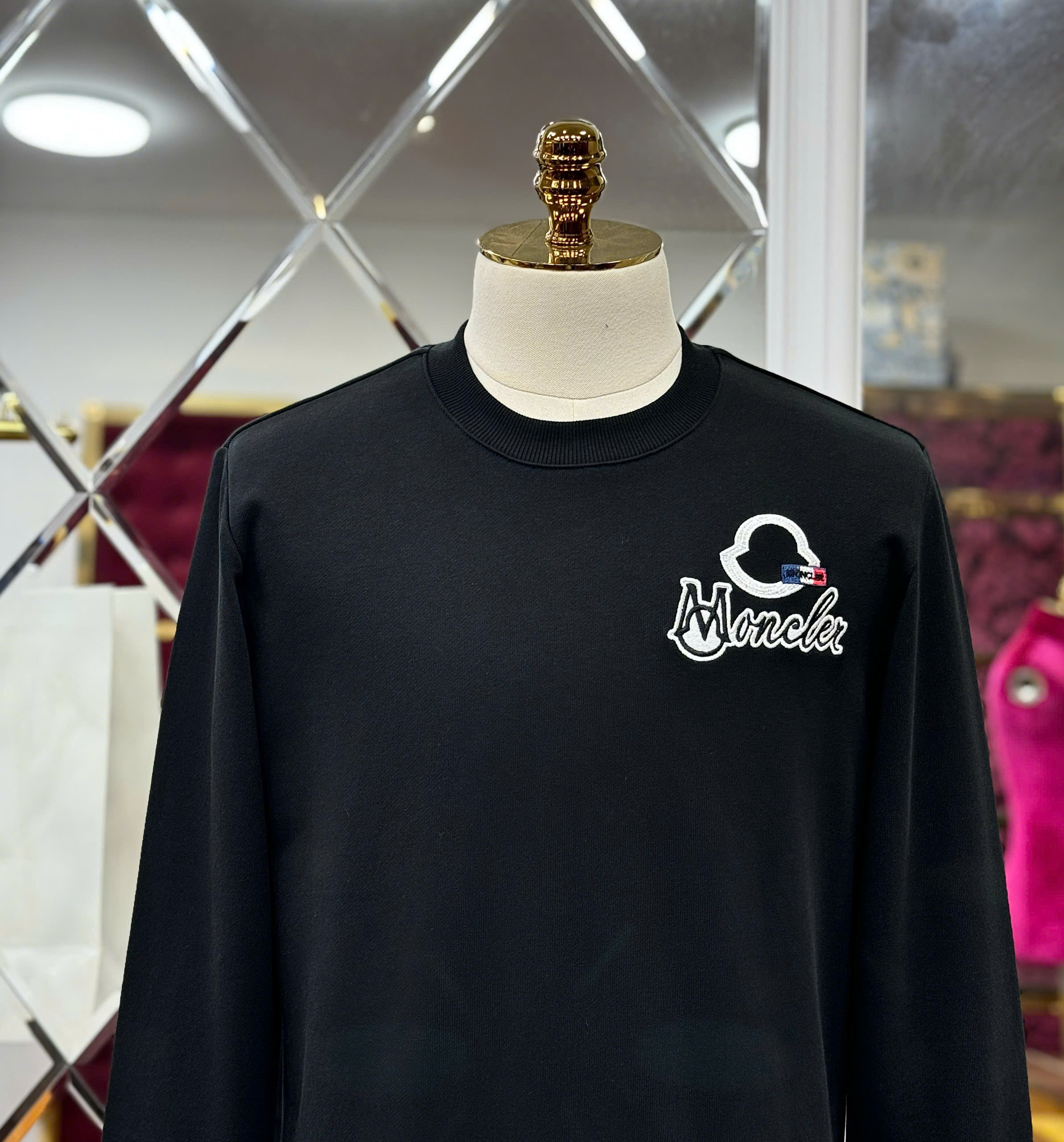 Áo sweater Moncler basic logo thêu ngực Like Auth 44-50 CD