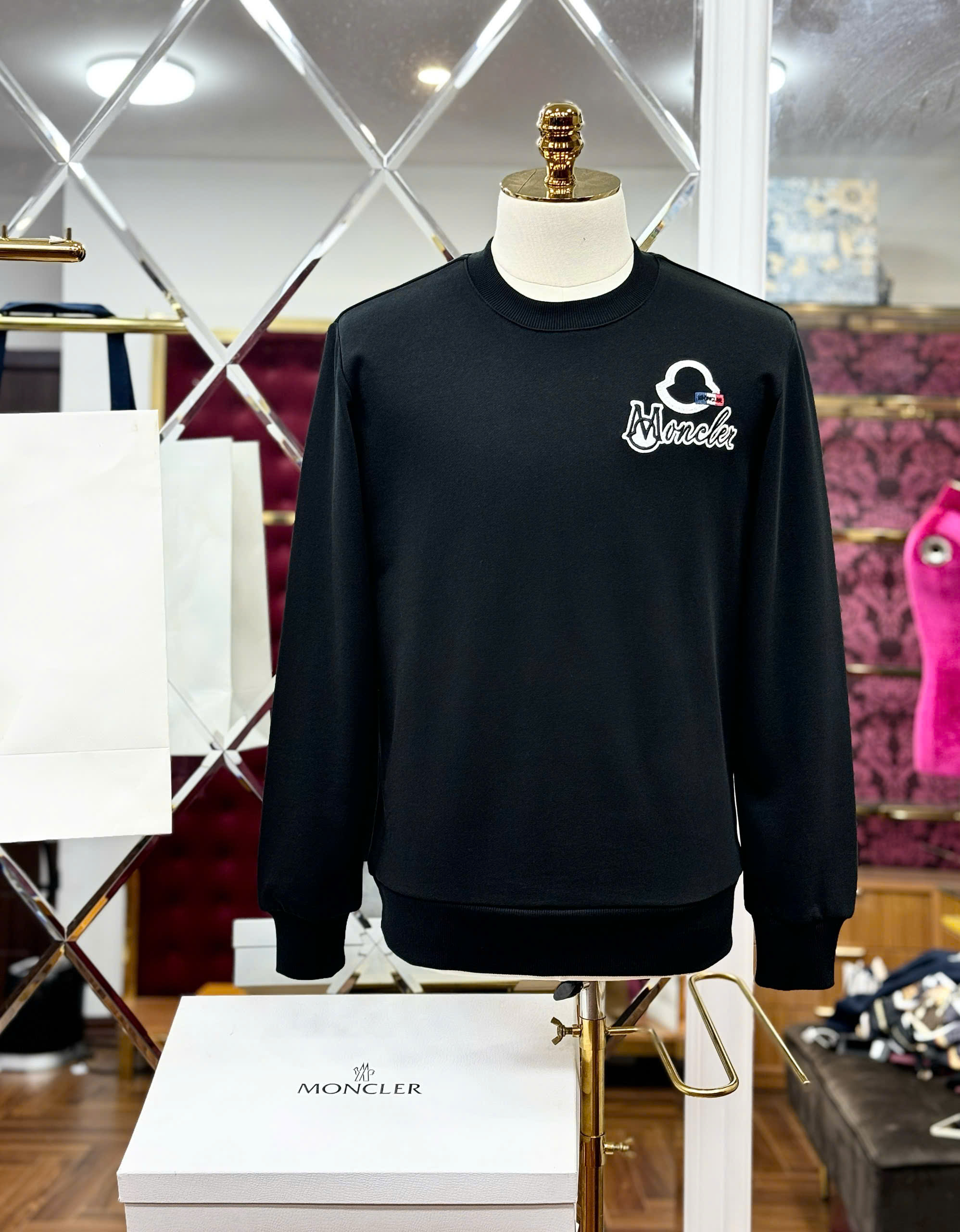 Áo sweater Moncler basic logo thêu ngực Like Auth 44-50 CD