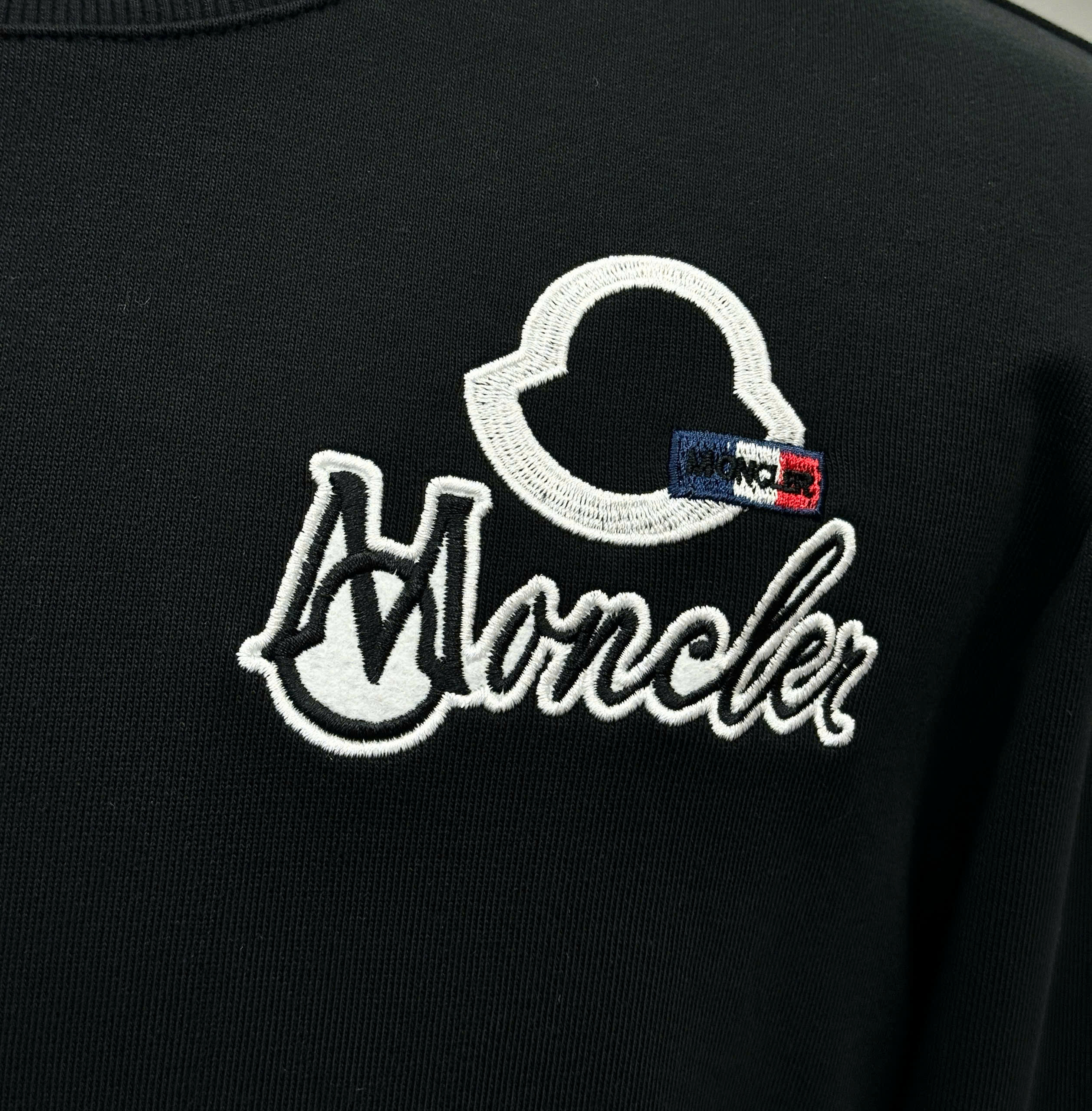 Áo sweater Moncler basic logo thêu ngực Like Auth 44-50 CD