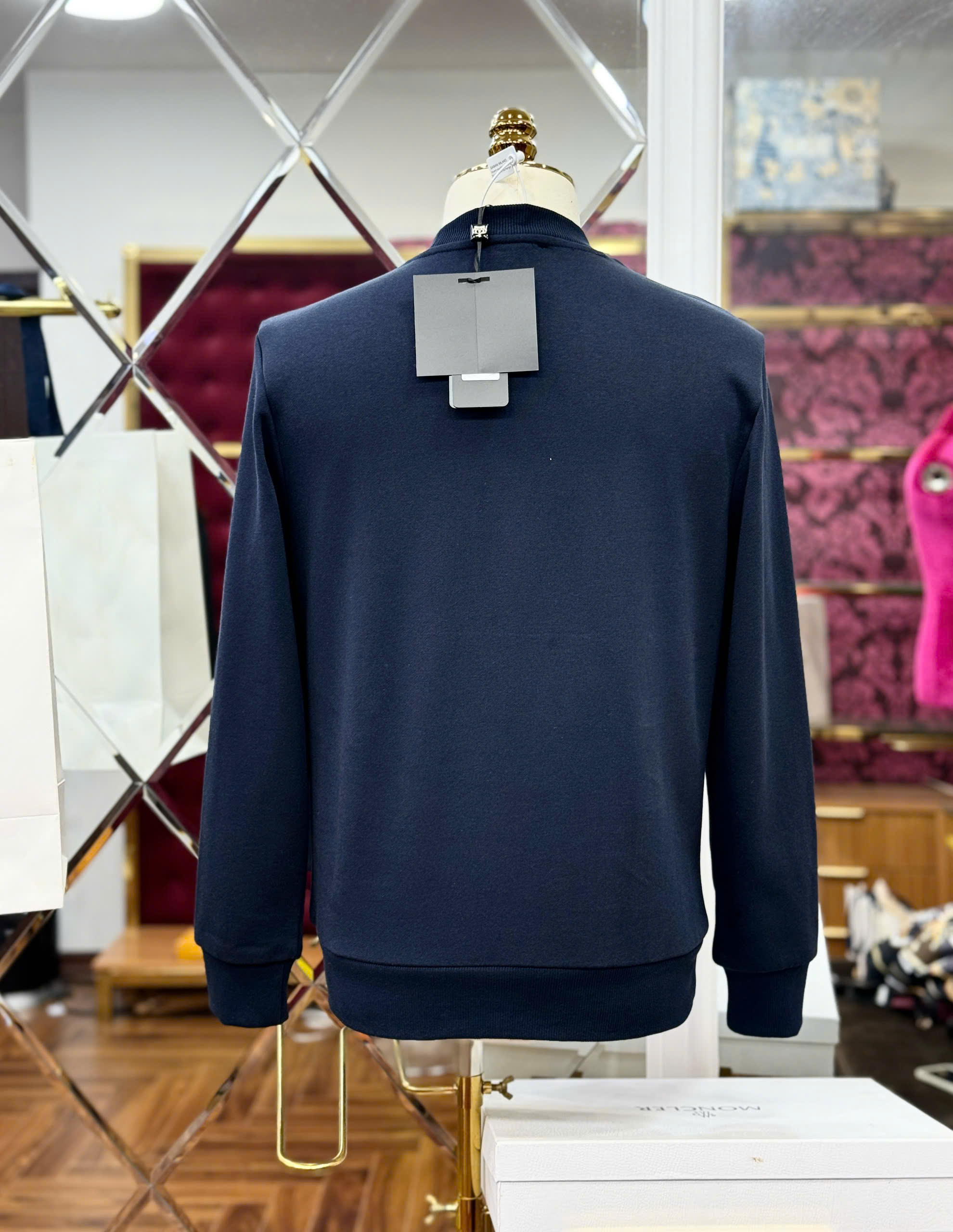 Áo sweater Moncler basic logo thêu ngực Like Auth 44-50 CD