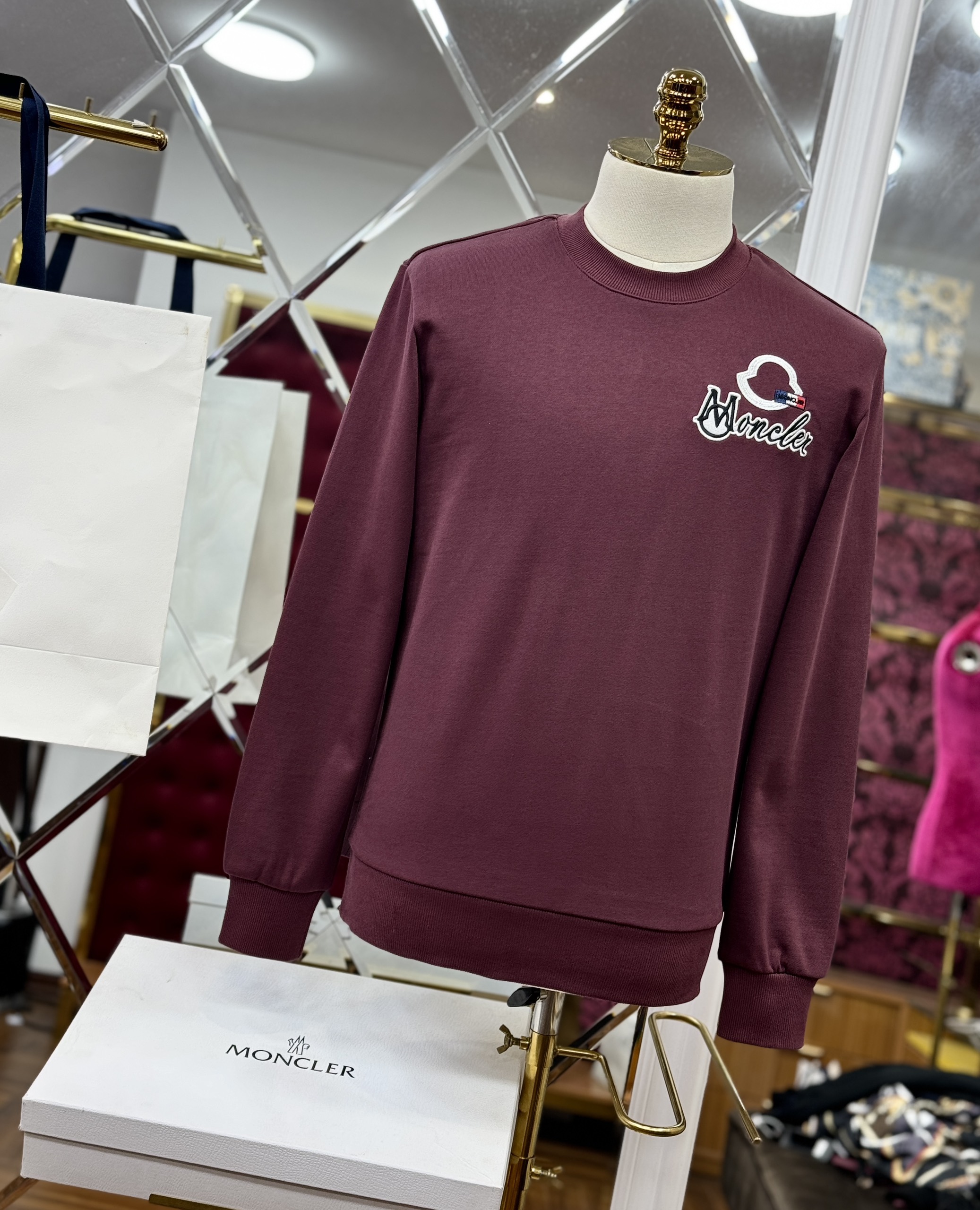 Áo sweater Moncler basic logo thêu ngực Like Auth 44-50 CD