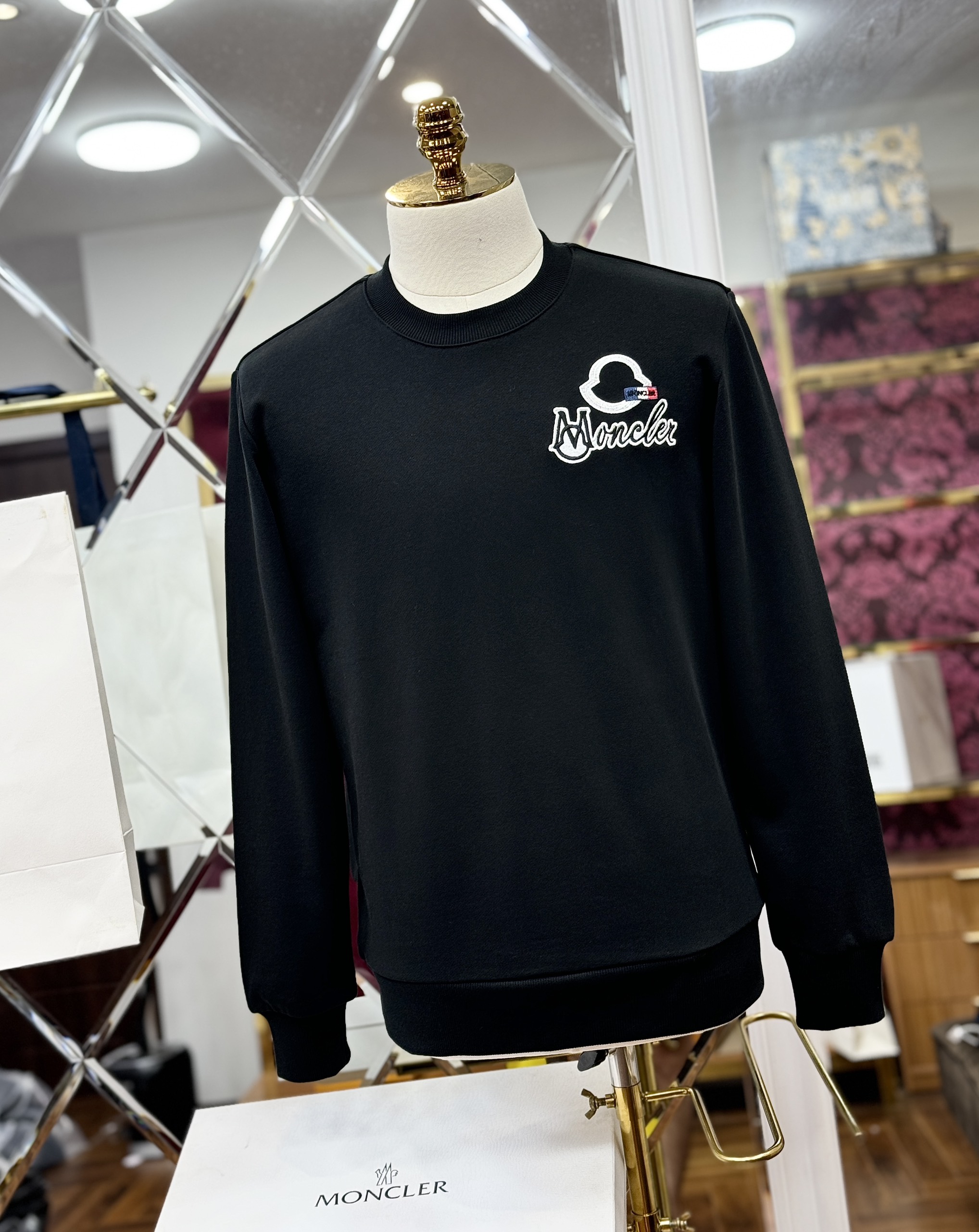 Áo sweater Moncler basic logo thêu ngực Like Auth 44-50 CD