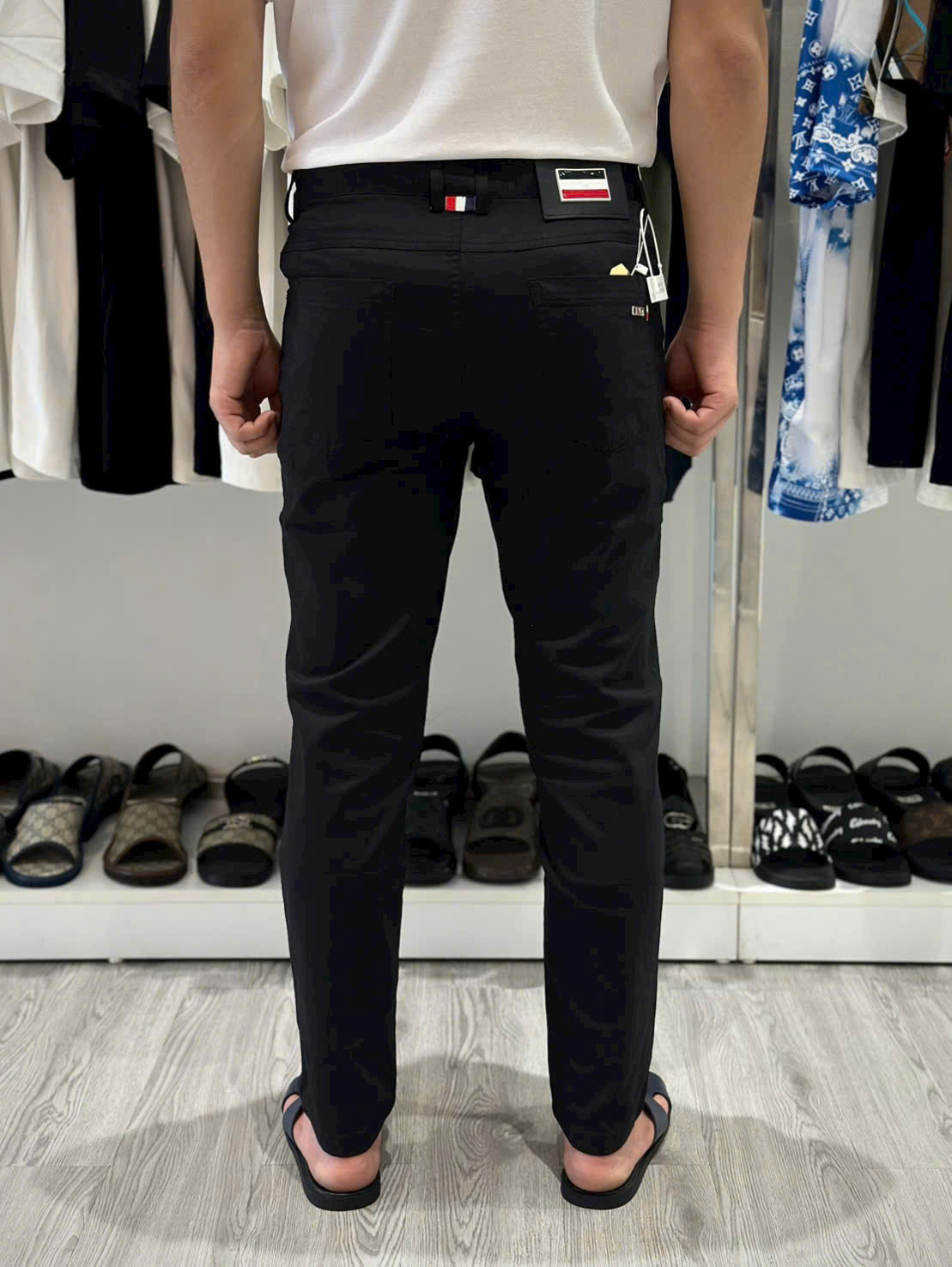 Quần Jean bò Thombrowne Đen trơn logo tag bạc túi sau Like Auth 28-34 MK