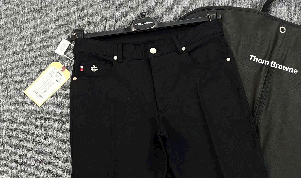 Quần Jean bò Thombrowne Đen trơn logo tag bạc túi sau Like Auth 28-34 MK