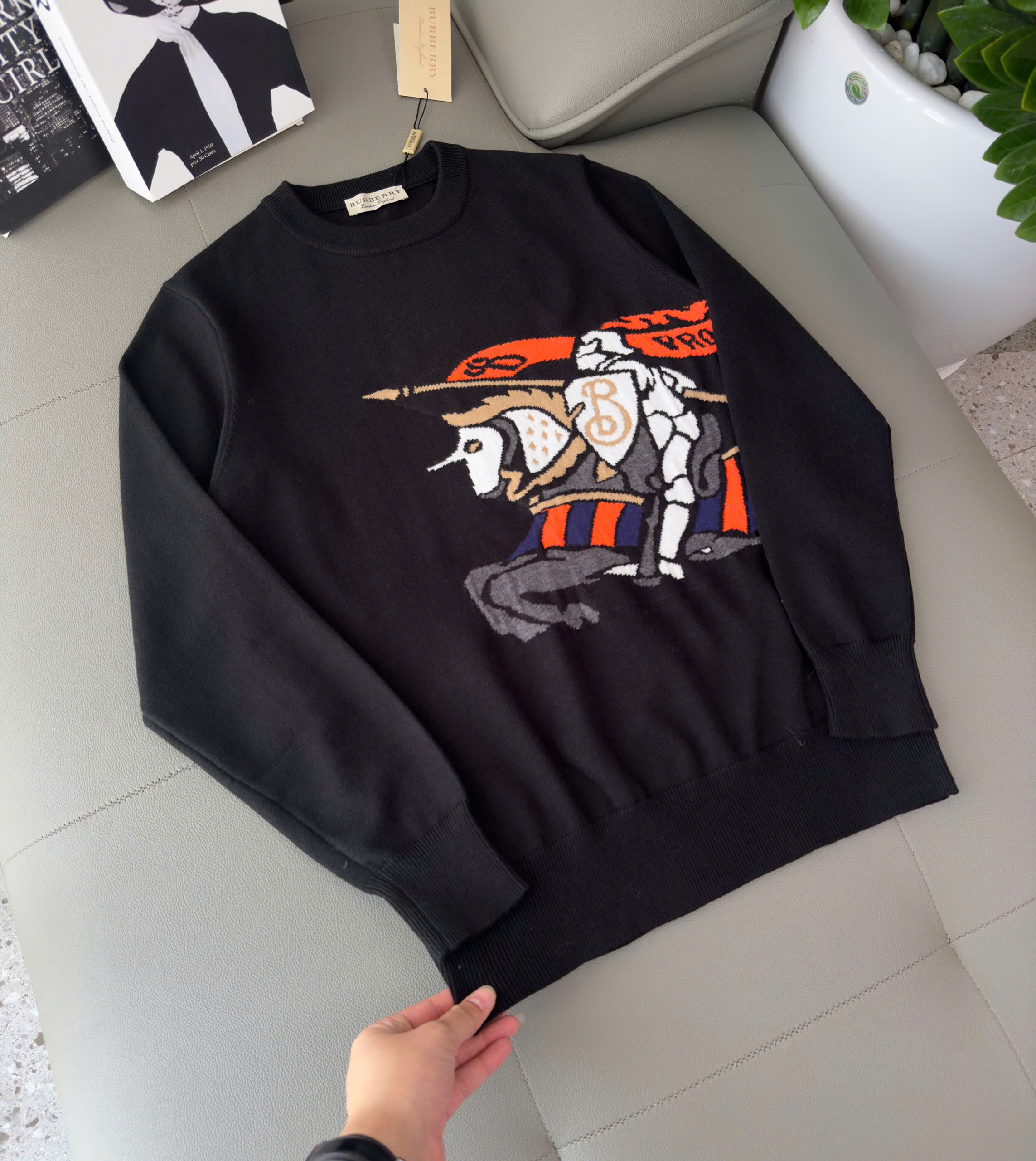 Áo sweater len Burberry BBR Đen họa tiết Ngựa Bay Like Auth M-XXL DDT