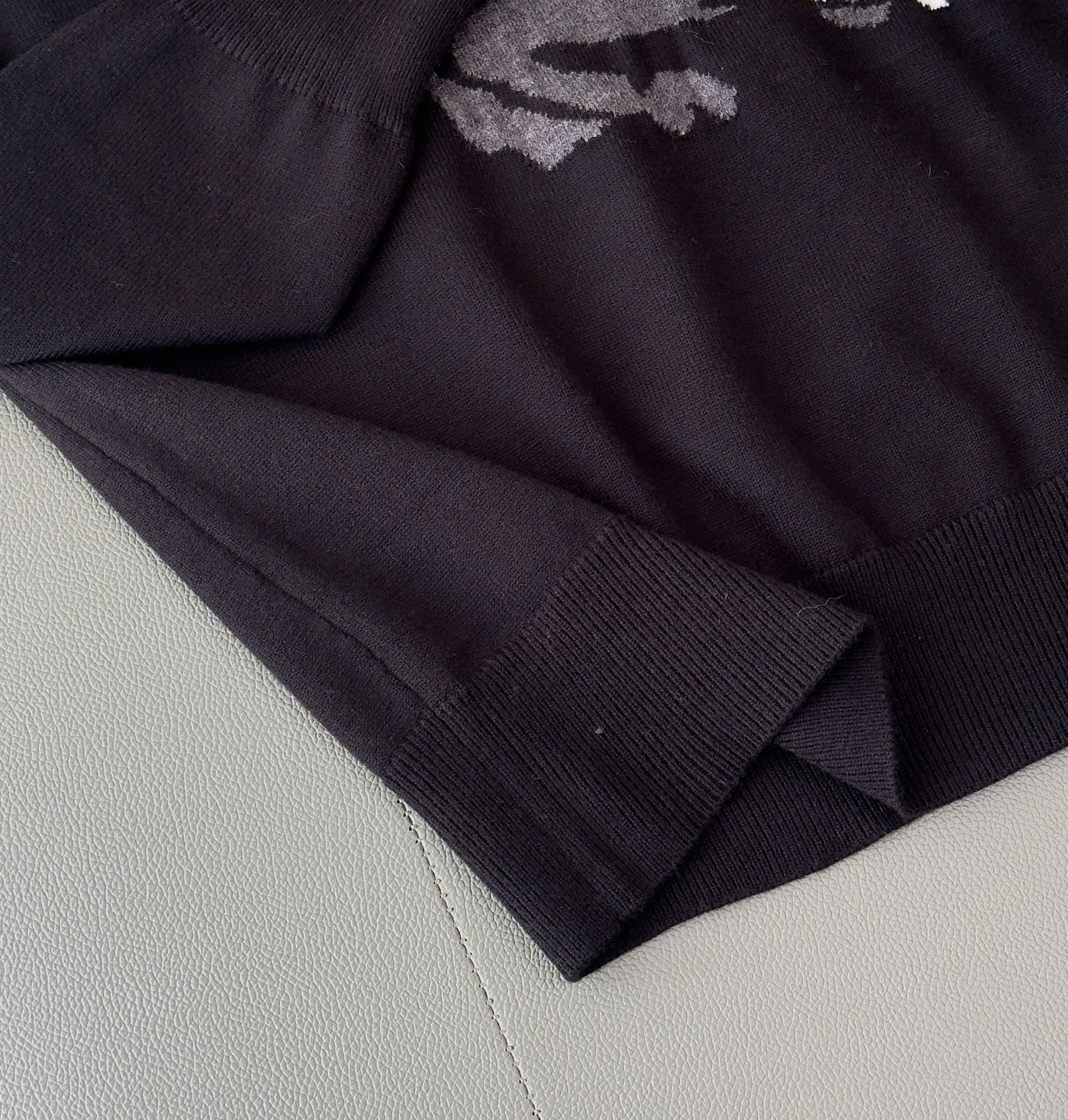 Áo sweater len Burberry BBR Đen họa tiết Ngựa Bay Like Auth M-XXL DDT