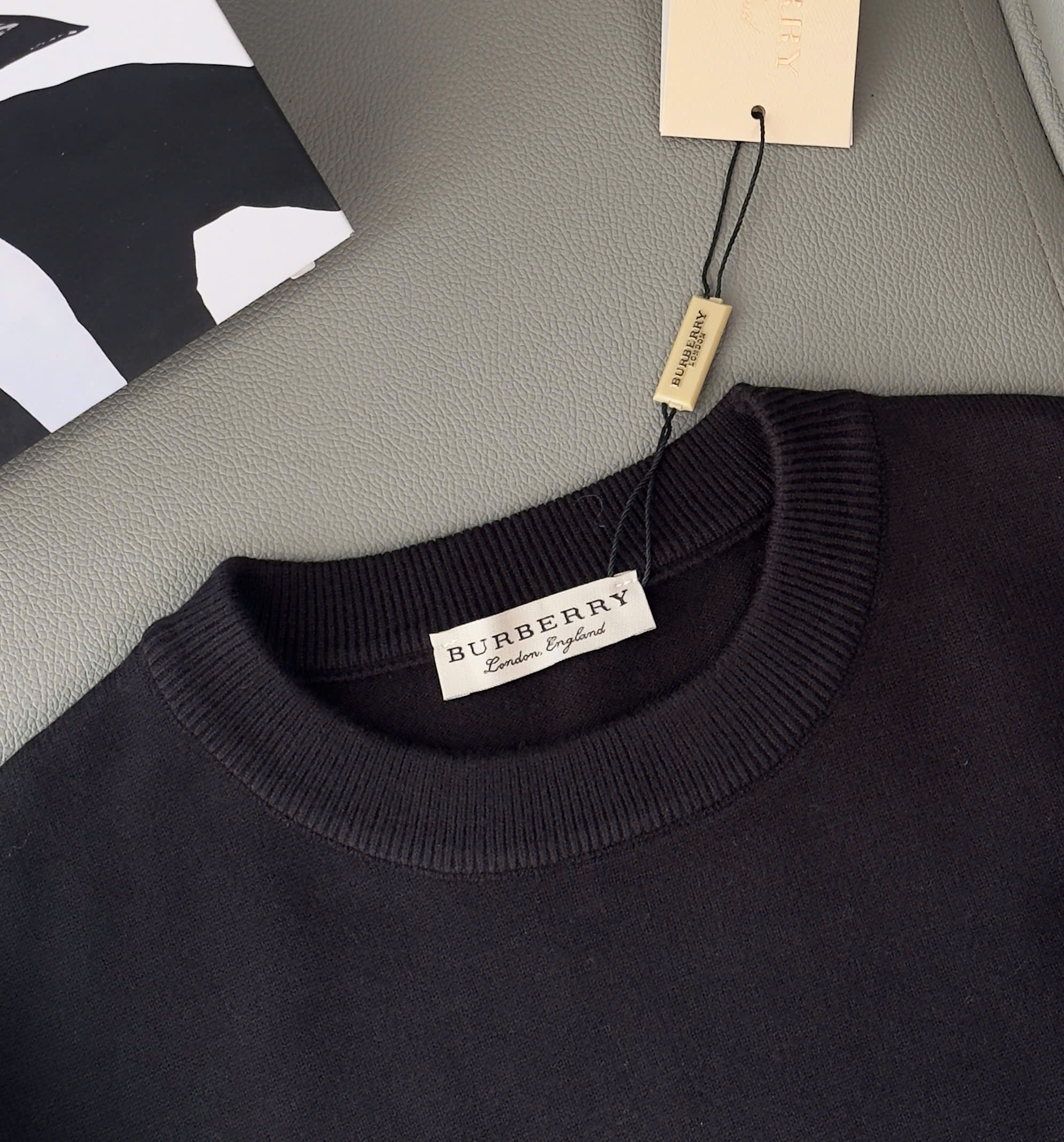 Áo sweater len Burberry BBR Đen họa tiết Ngựa Bay Like Auth M-XXL DDT