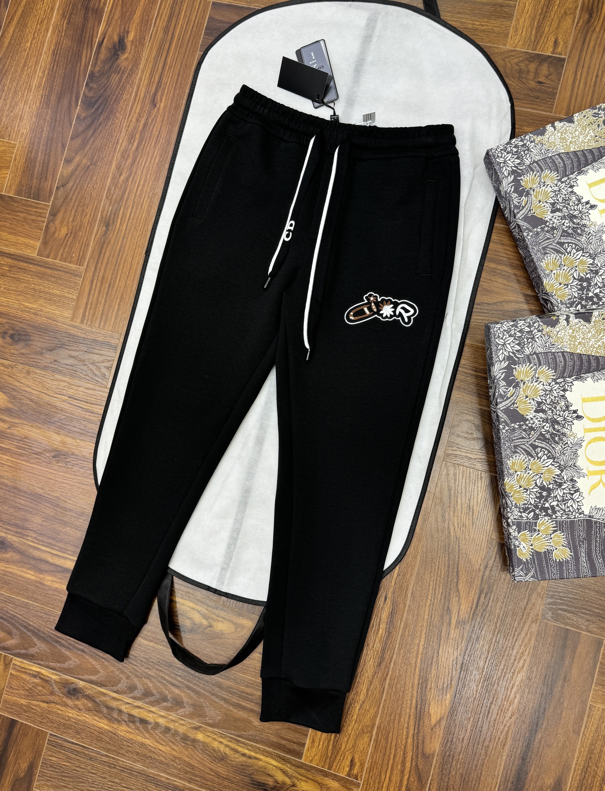 Quần Jogger Dior CD basic logo hoa thêu đùi Like Auth 44-50 CD