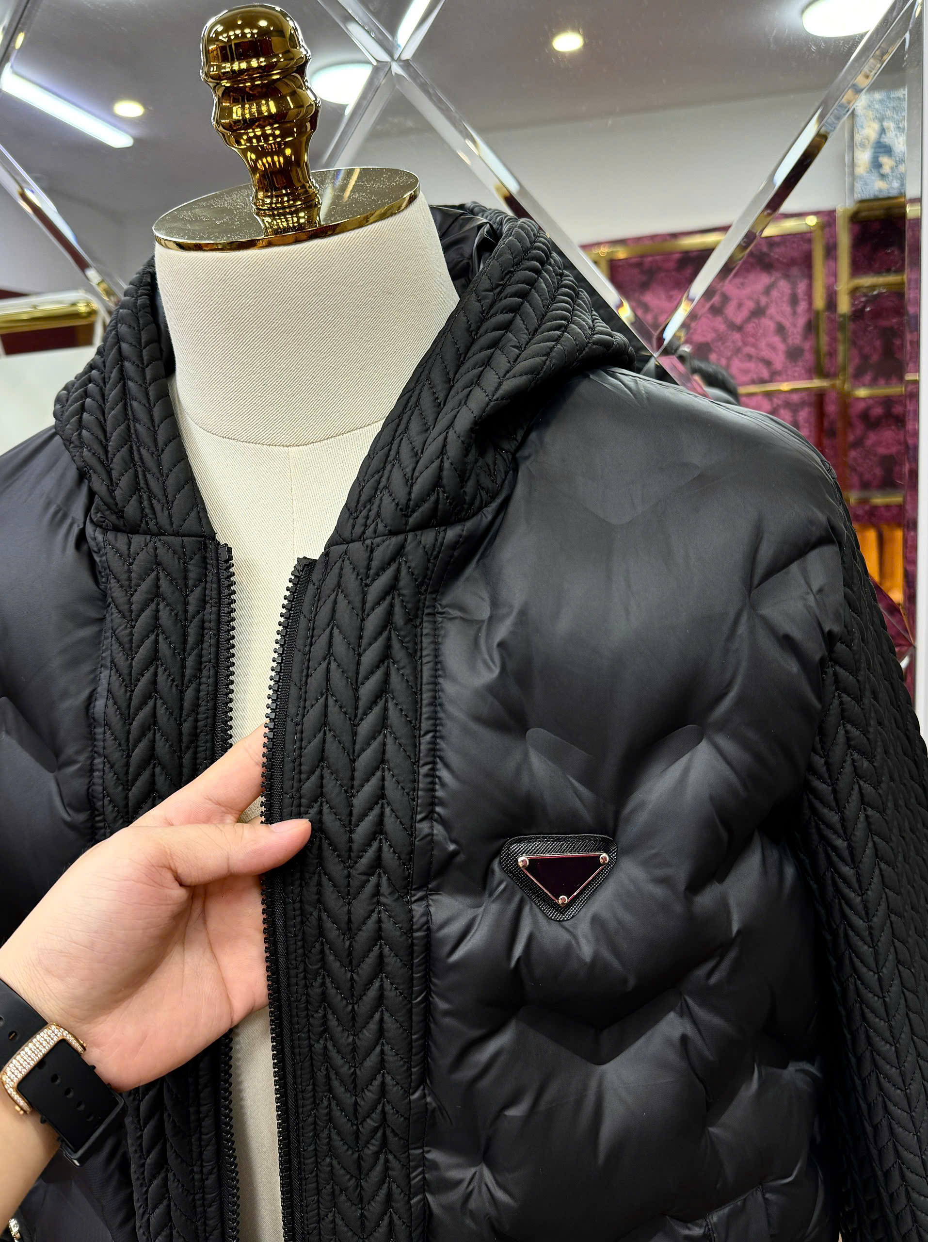 Áo khoác phao Prada phối tay mũ len đan logo tam giác tag ngực Like Auth M-XL MK