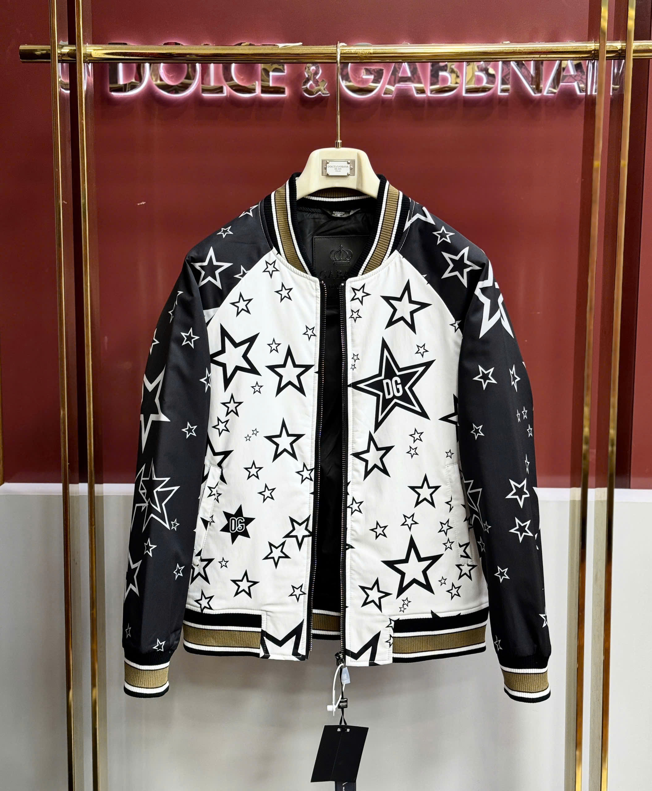 Áo khoác bomber Dolce Gabbana DG Trắng pha tay Đen họa tiết nhiều ngôi sao Like Auth 44-50 MK