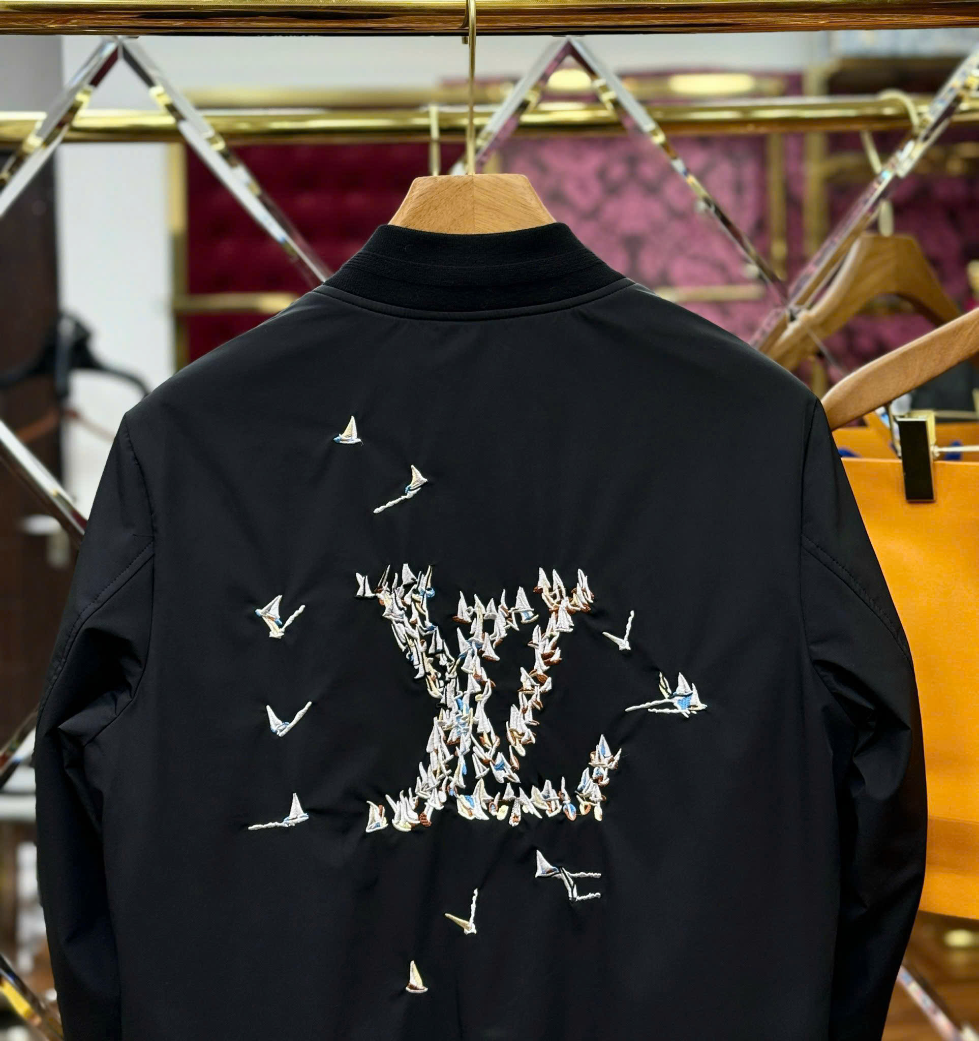 Áo khoác bomber Louis Vuitton LV logo thêu nhiều con thuyền nhỏ Like Auth S-XL MK