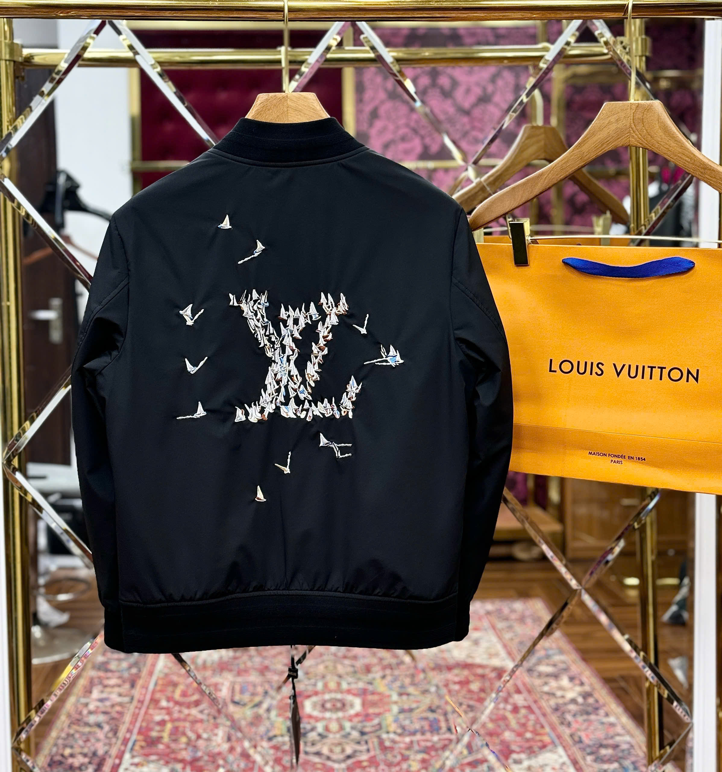 Áo khoác bomber Louis Vuitton LV logo thêu nhiều con thuyền nhỏ Like Auth S-XL MK