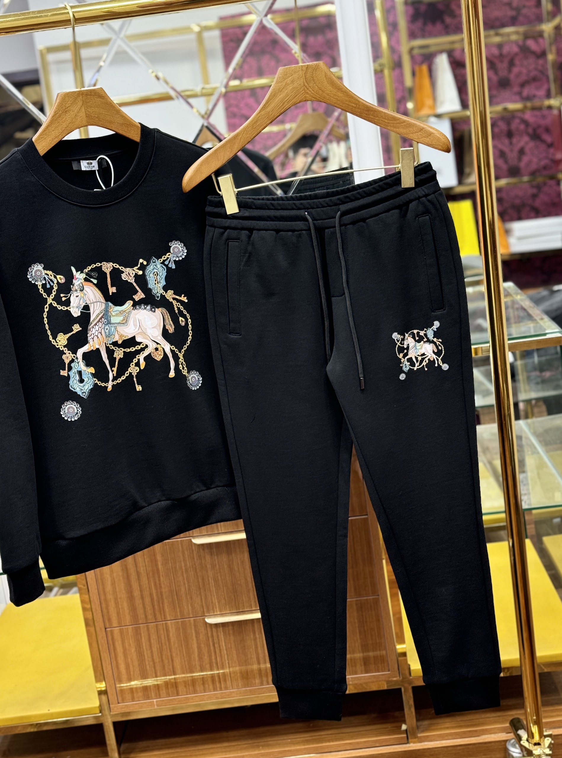 Set bộ nỉ Hermes HM Đen logo thêu Ngựa quý tộc Like Auth 44-50 MK