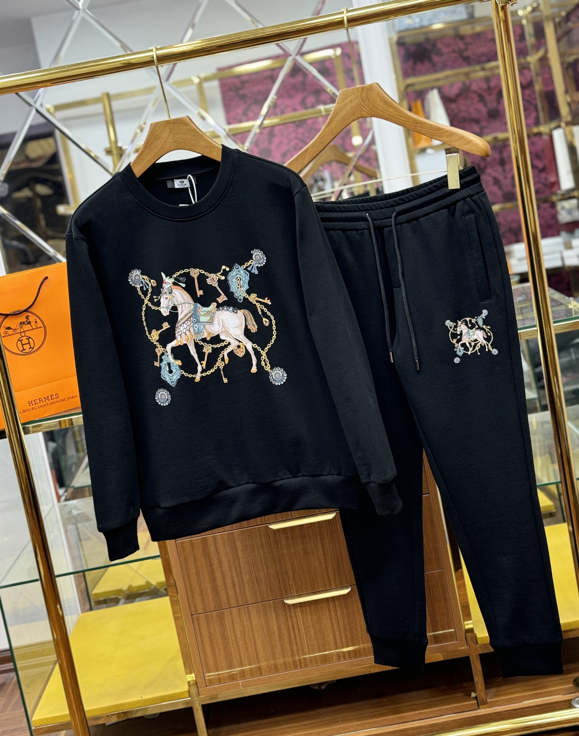 Set bộ nỉ Hermes HM Đen logo thêu Ngựa quý tộc Like Auth 44-50 MK