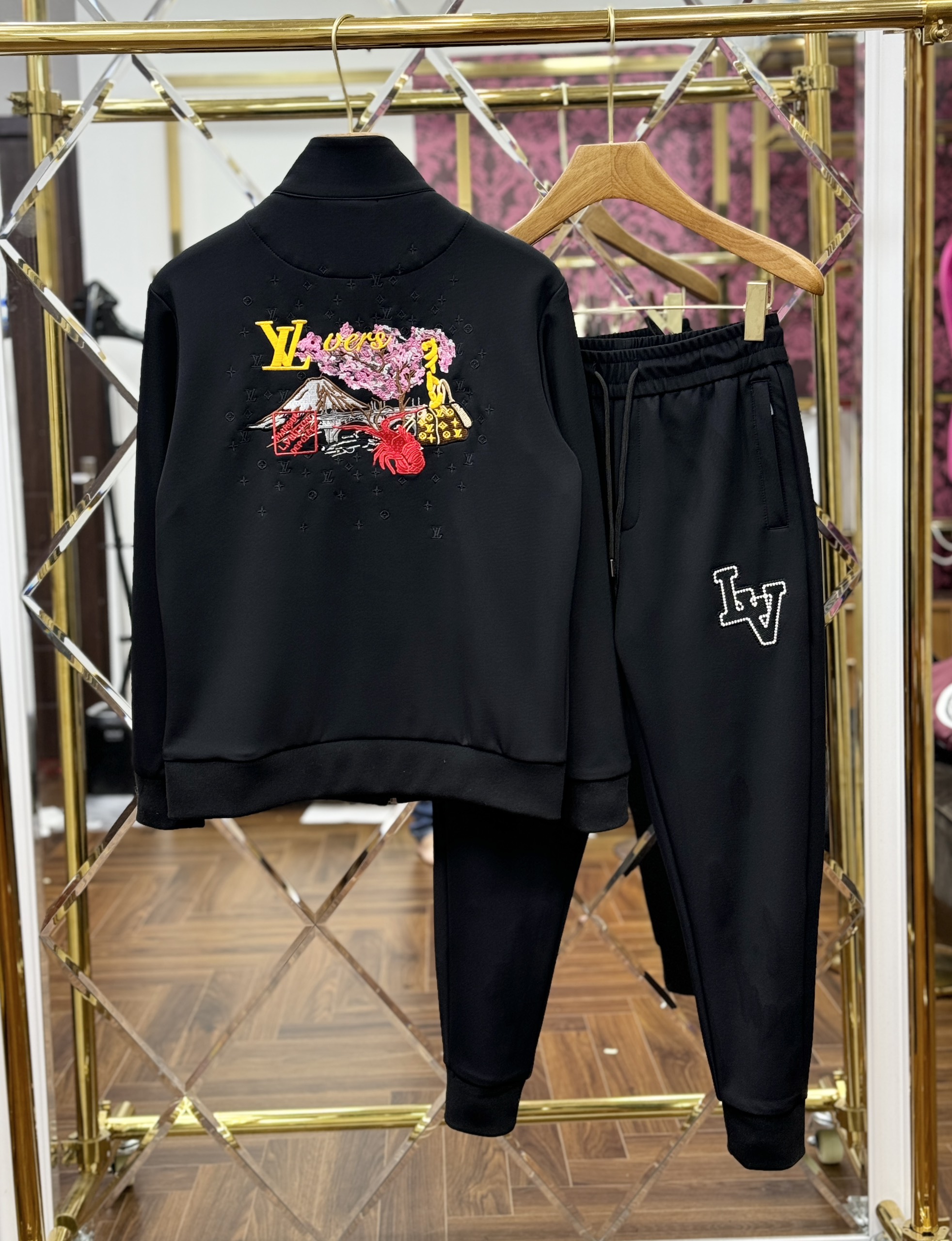 Set bộ nỉ Louis Vuitton khóa Đen logo thêu LV mặt trước và núi sông mặt sau Like AUth 44-50 CD