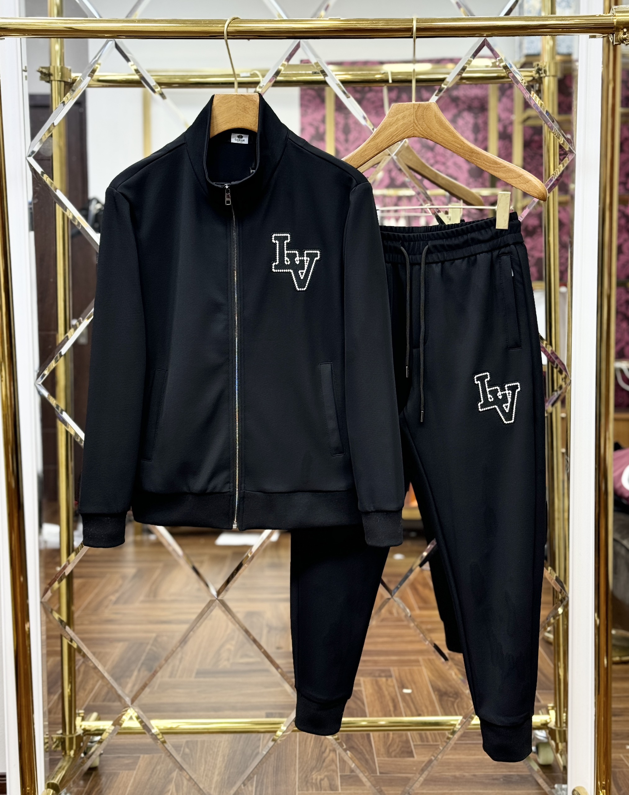 Set bộ nỉ Louis Vuitton khóa Đen logo thêu LV mặt trước và núi sông mặt sau Like AUth 44-50 CD