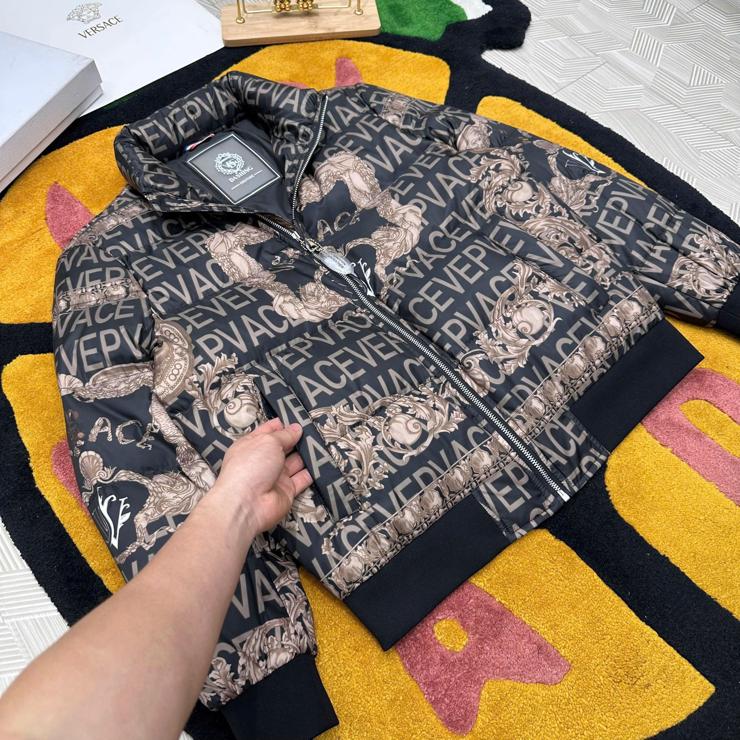 Áo khoác phao lông vũ Versace VS họa tiết full Like Auth 48-52 MK