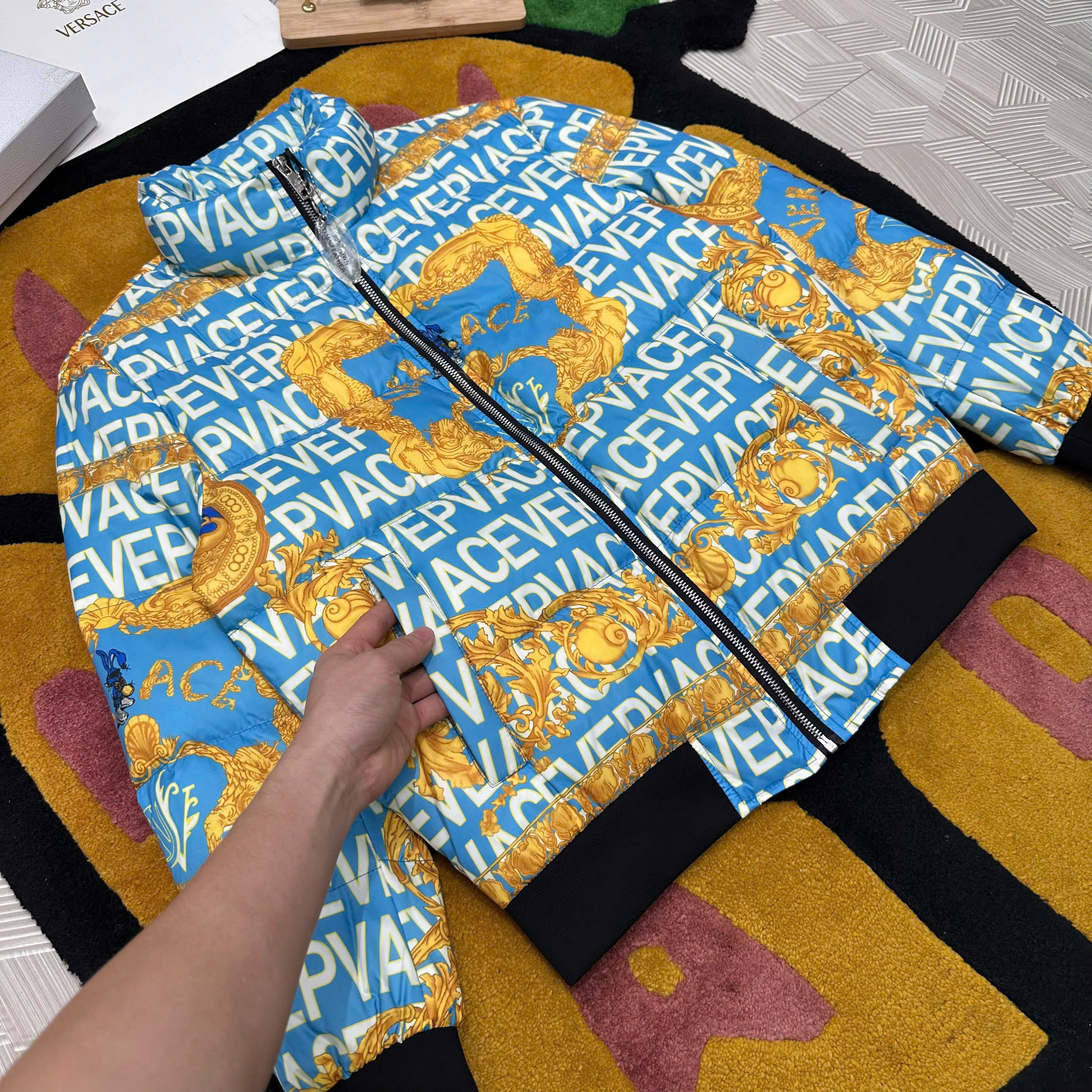 Áo khoác phao lông vũ Versace VS họa tiết full Like Auth 48-52 MK