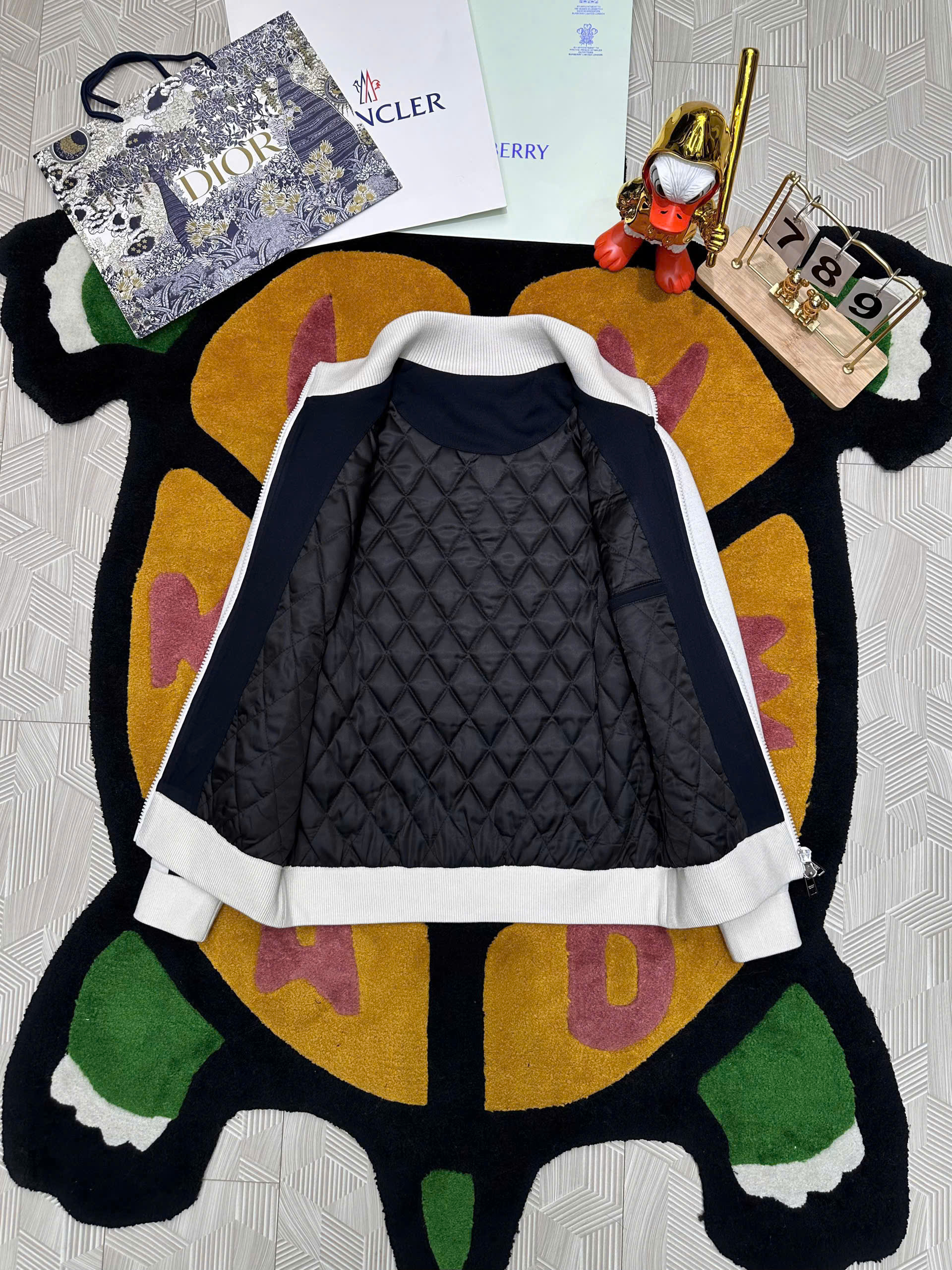 Áo khoác nỉ dạ Prada Đen phối viền Trắng logo tam giác tag ngực Like Auth 48-52 MK