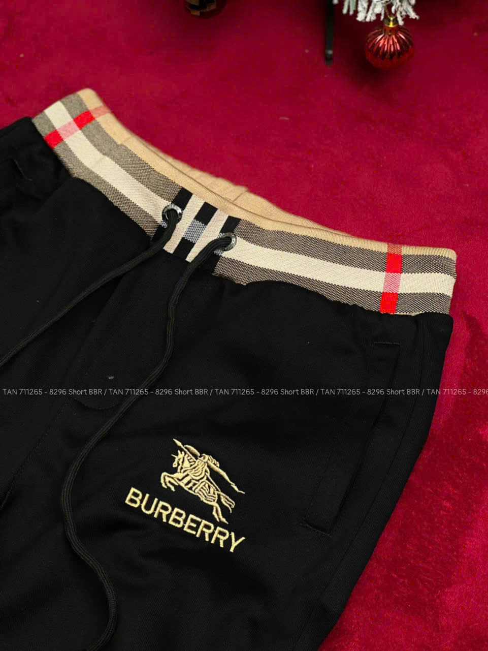 Quần short nỉ Burberry BBR Đen logo Vàng thêu phối cạp Nâu kẻ sọc Like Auth 1-1 on web LK