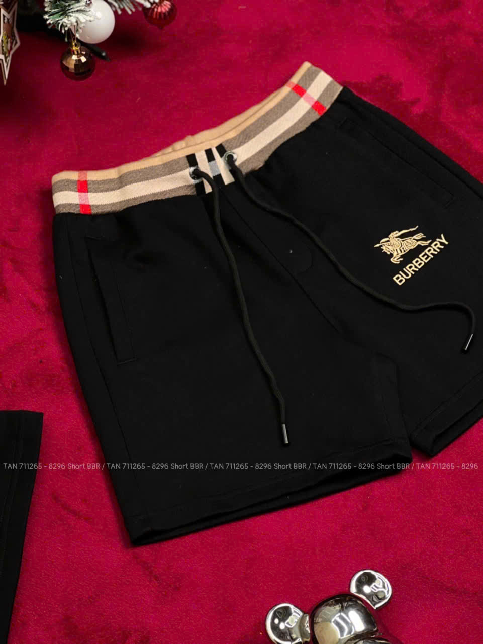 Quần short nỉ Burberry BBR Đen logo Vàng thêu phối cạp Nâu kẻ sọc Like Auth 1-1 on web LK