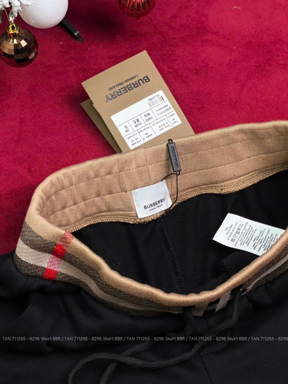 Quần short nỉ Burberry BBR Đen logo Vàng thêu phối cạp Nâu kẻ sọc Like Auth 1-1 on web LK