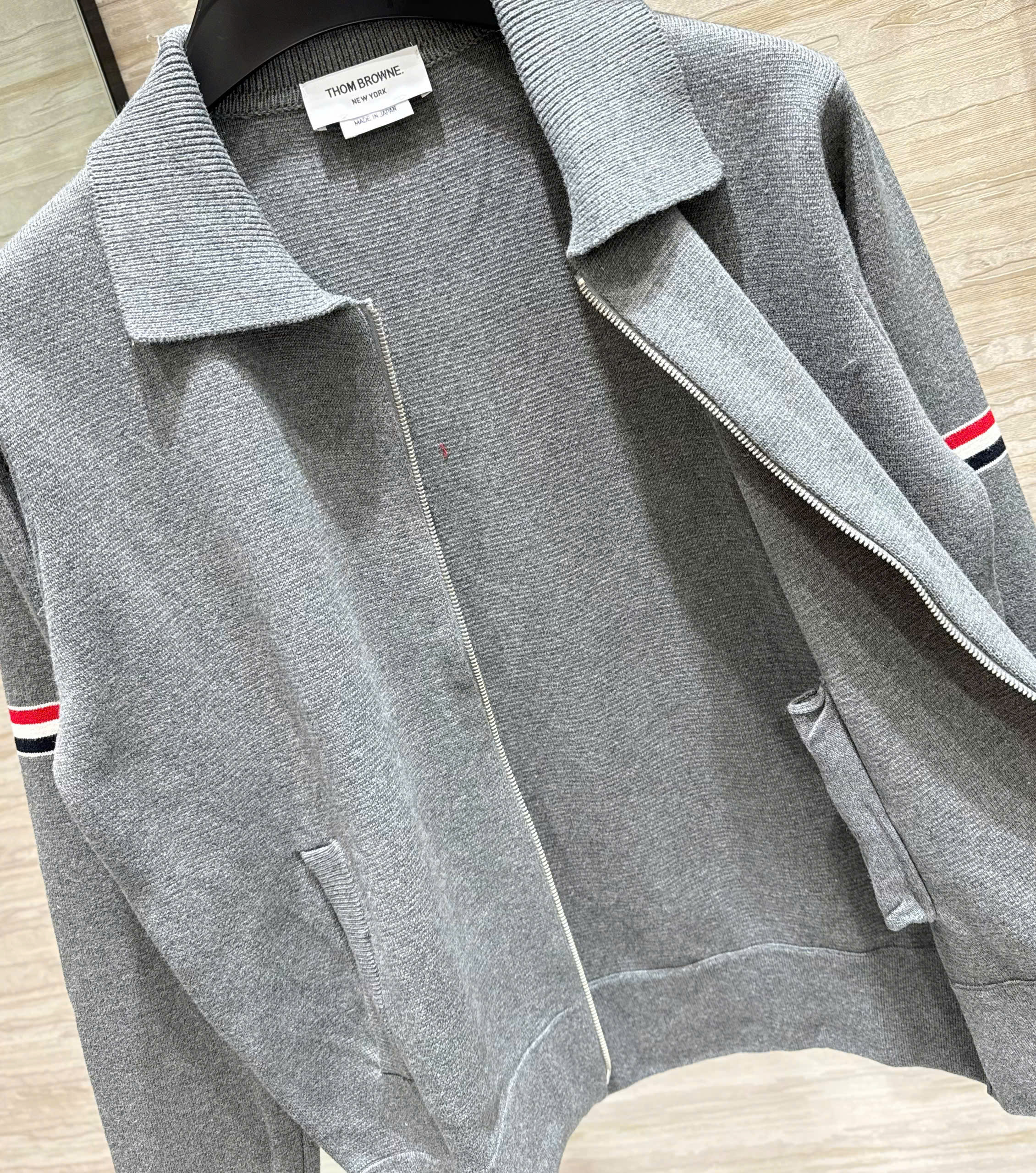 Áo khoác len Thombrowne Xám Ghi cổ bẻ 2 tay kẻ tay sọc Xanh Đỏ Like Auth M-XXL DDT