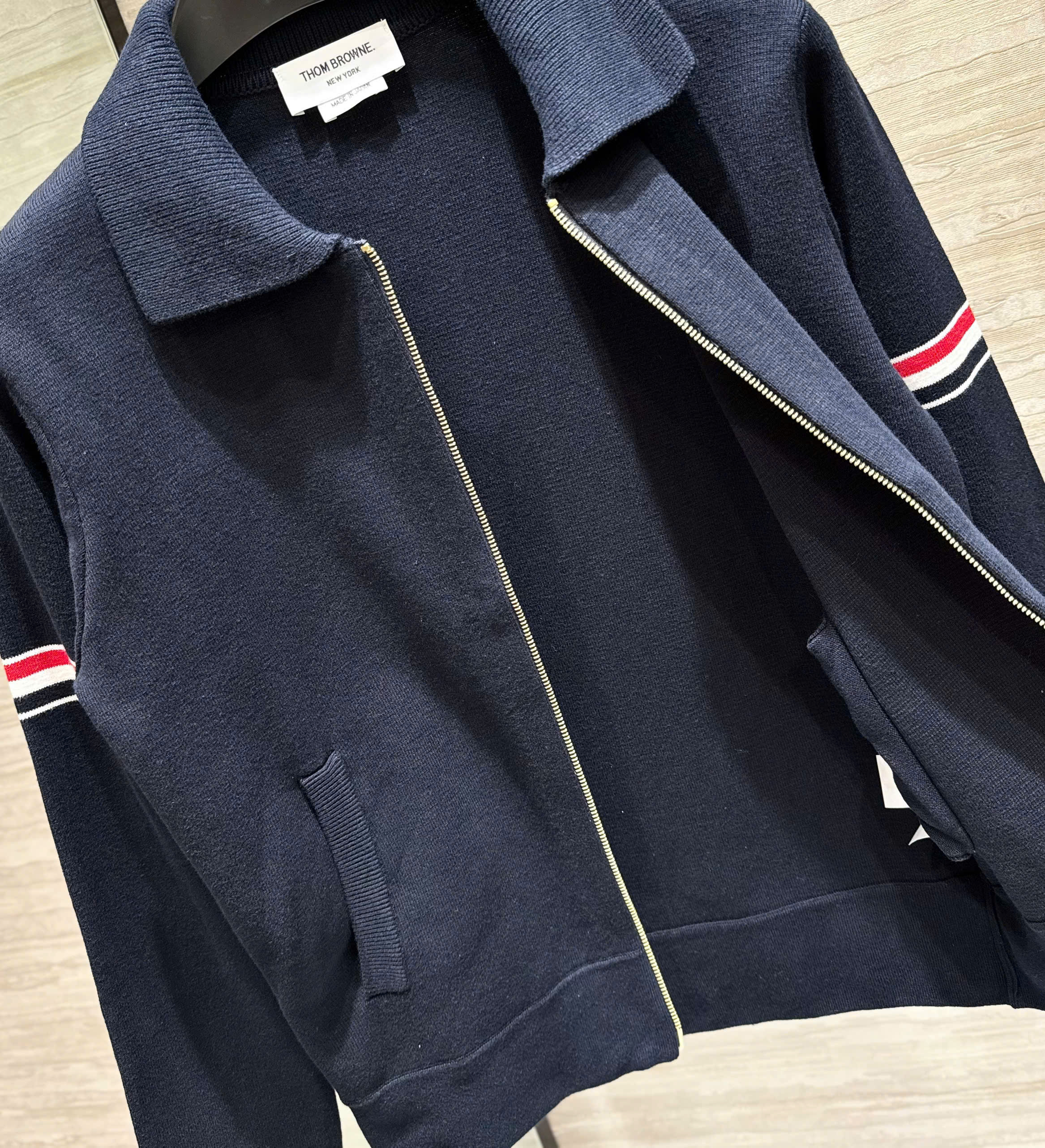 Áo khoác len Thombrowne Xanh Than cổ bẻ 2 tay kẻ tay sọc Xanh Đỏ Like Auth M-XXL DDT