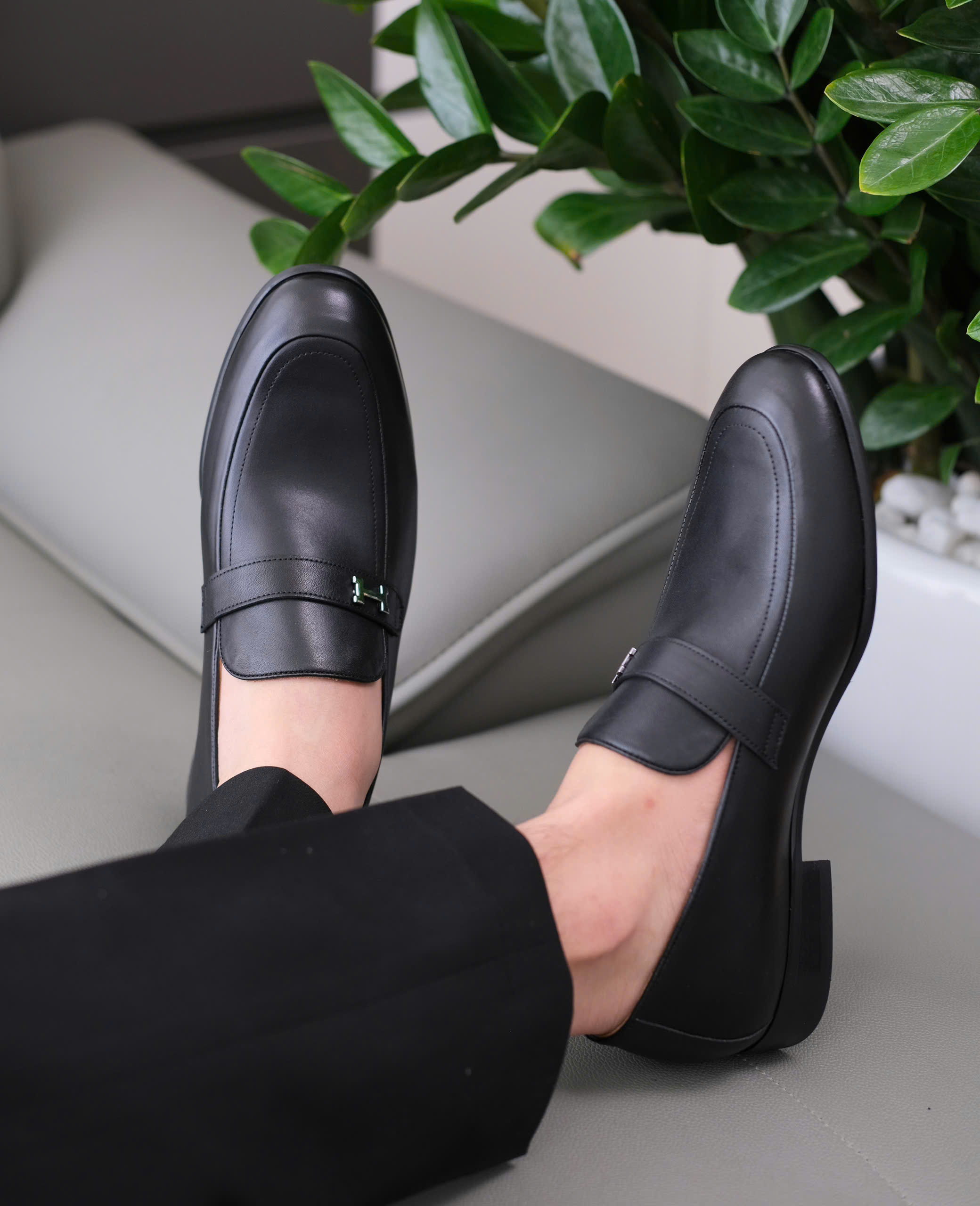 Giày loafer Hermes HM Đen lỳ logo tag bạc chữ H đế gỗ Like Auth 38-43 DDT