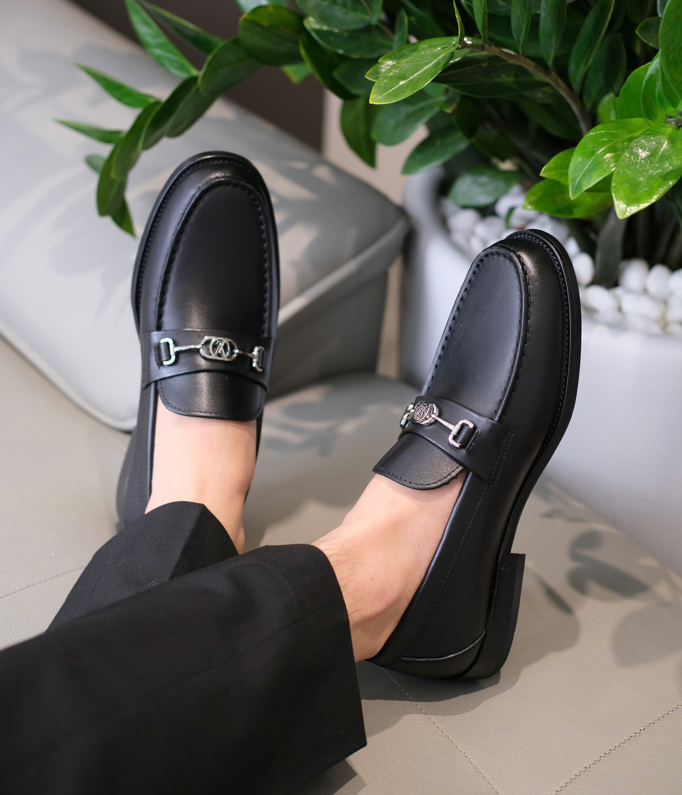Giày loafer Louis Vuitton LV Đen sần logo LV móc tag bạc đế gỗ Like Auth 38-43 DDT