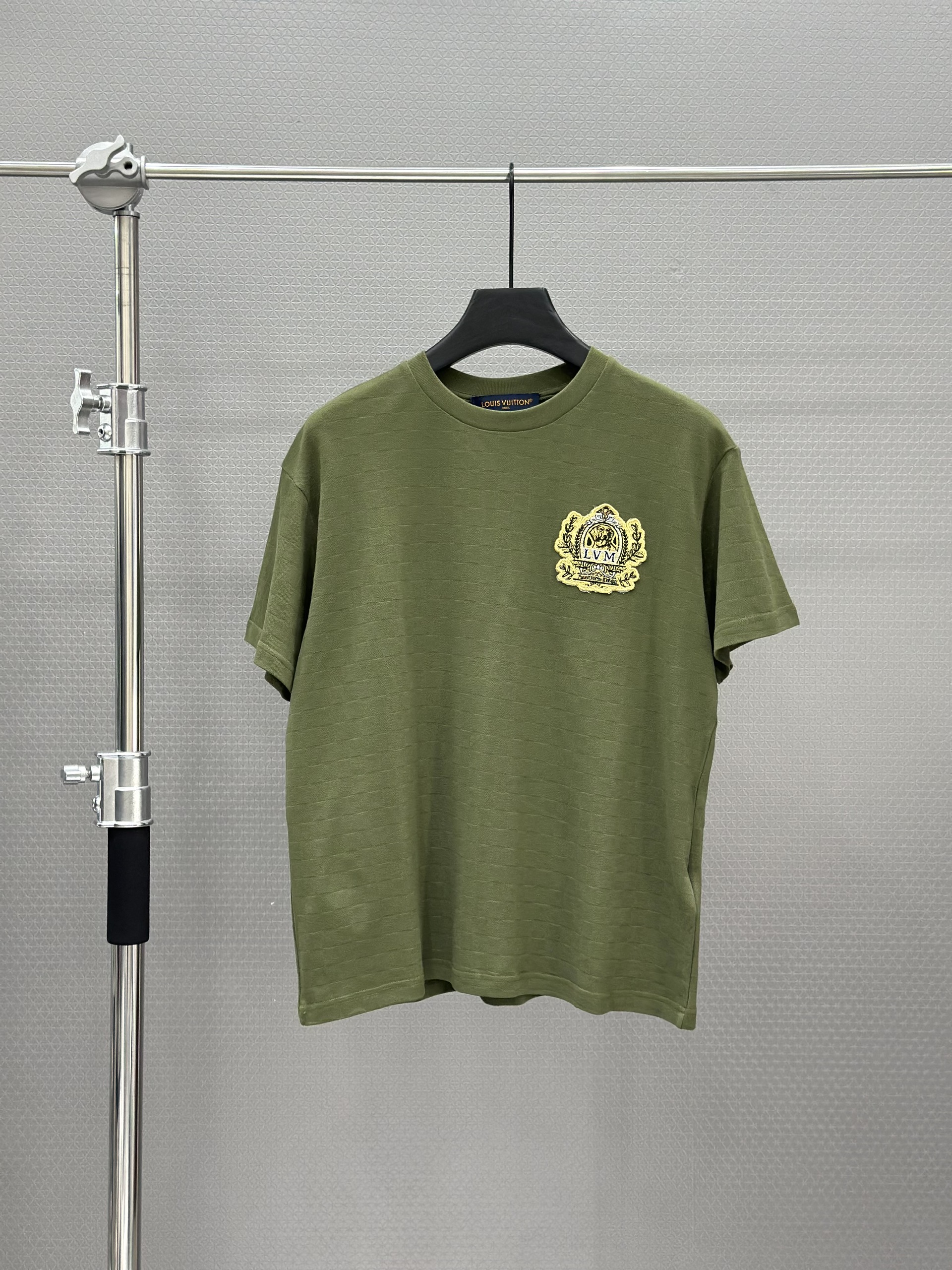 Áo phông T shirt Louis Vuitton LV 19 Caro logo thêu ngực Like Auth XS-M VTN