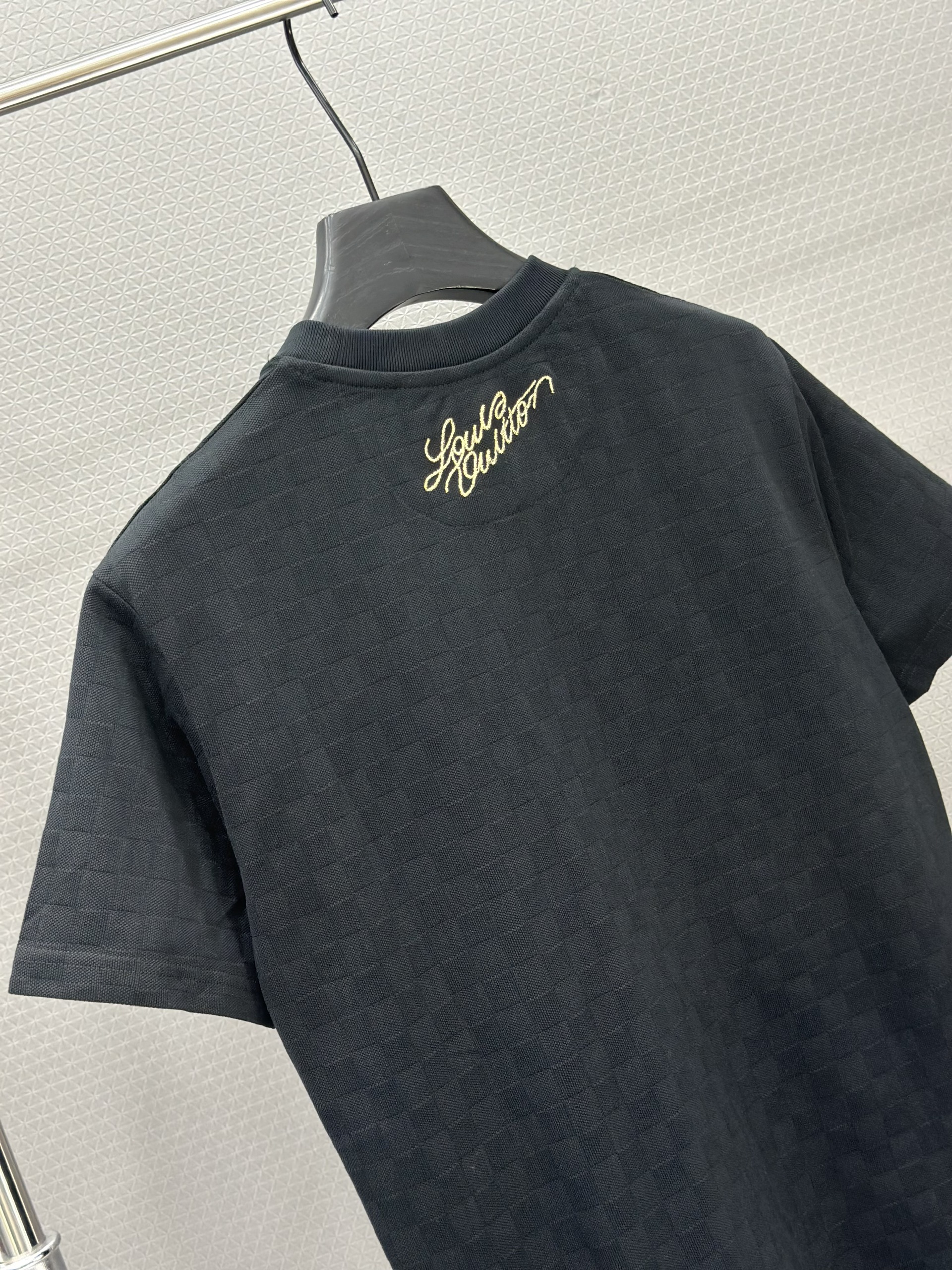 Áo phông T shirt Louis Vuitton LV 19 Caro logo thêu ngực Like Auth XS-M VTN