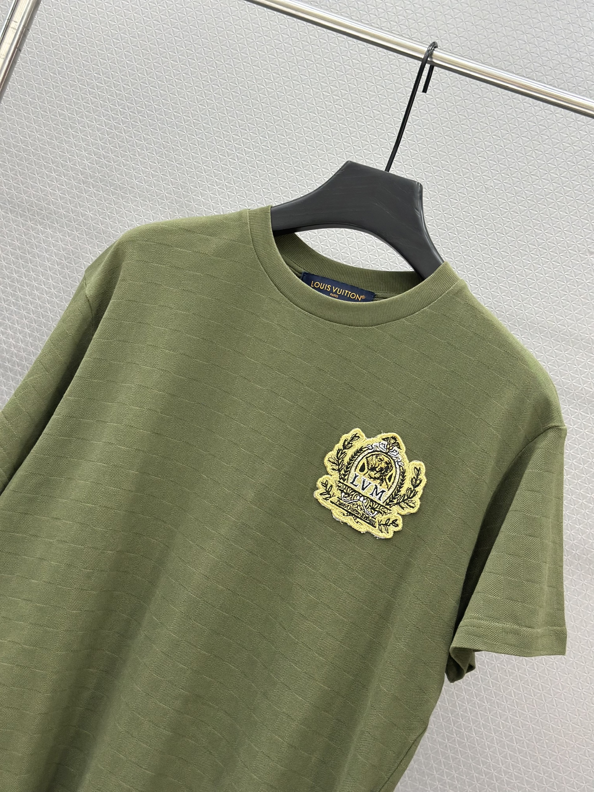 Áo phông T shirt Louis Vuitton LV 19 Caro logo thêu ngực Like Auth XS-M VTN