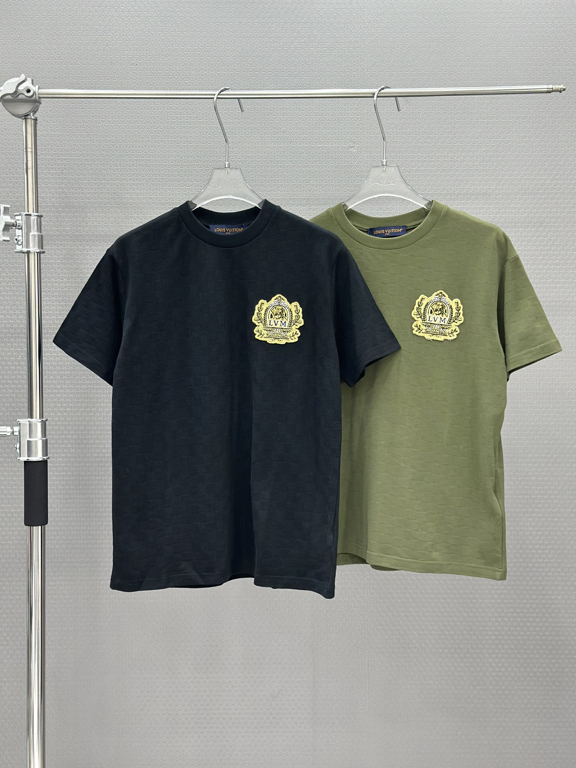 Áo phông T shirt Louis Vuitton LV 19 Caro logo thêu ngực Like Auth XS-M VTN