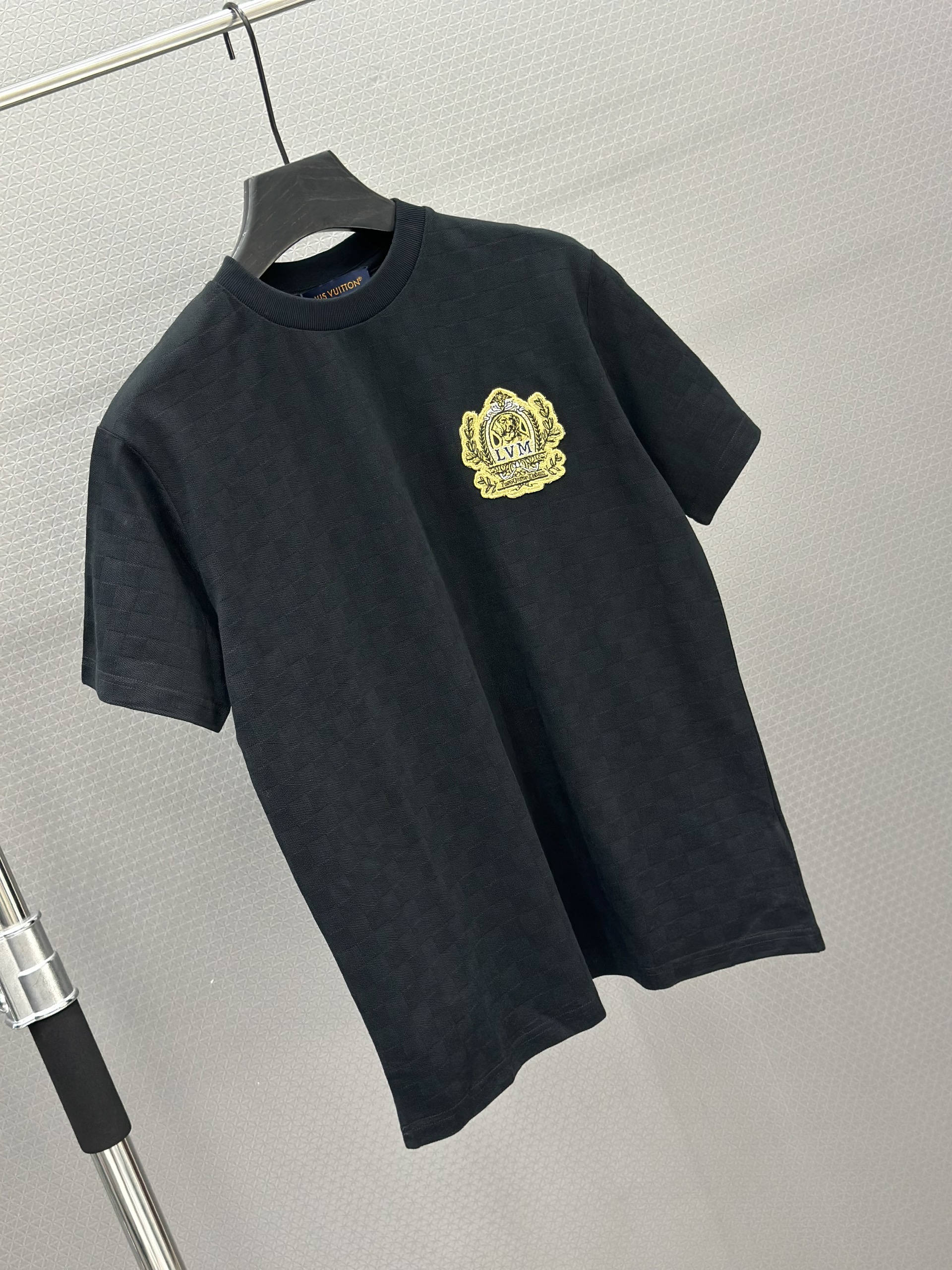 Áo phông T shirt Louis Vuitton LV 19 Caro logo thêu ngực Like Auth XS-M VTN