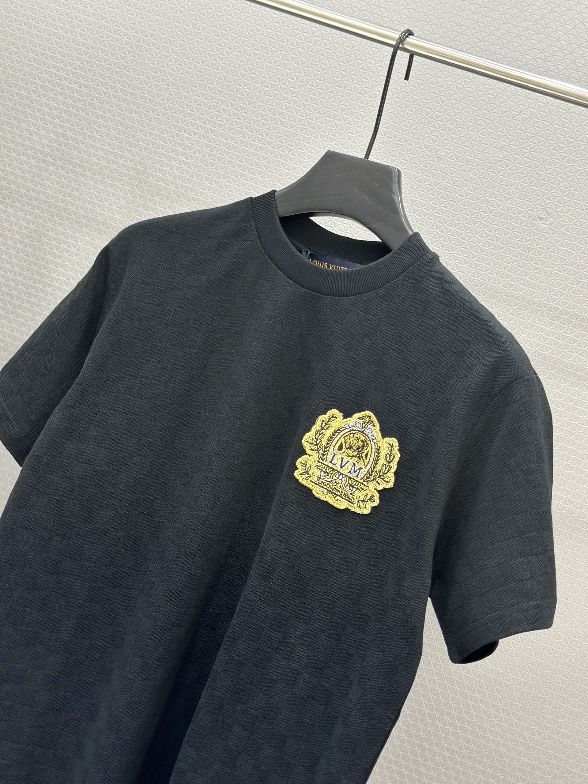 Áo phông T shirt Louis Vuitton LV 19 Caro logo thêu ngực Like Auth XS-M VTN