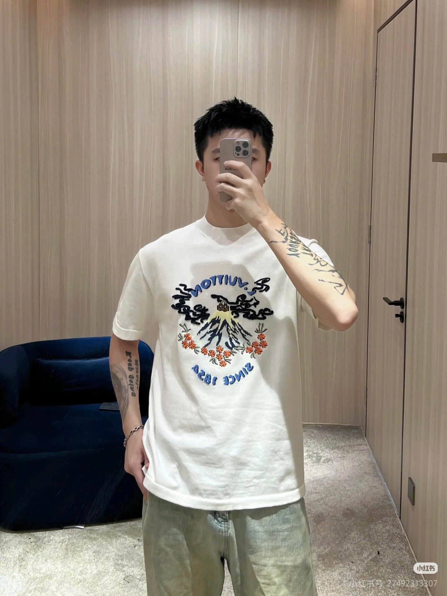 Áo phông T shirt Louis Vuitton LV Trắng logo thêu họa tiết trên đỉnh núi Like Auth XS-M DDT